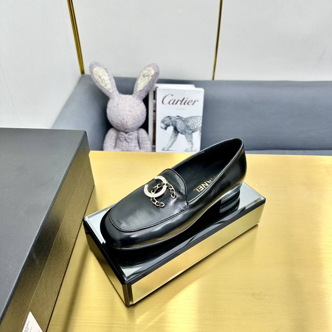 NO:248479,High-version Xiaoxiangjia single shoes CHANE*｜, big hit!  Xiaoxiang 2025a official website Chanel early spring single shoes dance shoes series new loafers full of retro style. Delicate shoe shape looks very likable, small round toe sets off the feet, giving people a kind of retro sentimental shoes of the era, new European and American catwalks, hot products 1 Original custom cowhide sheepskin original trademark 2 Original sheepskin inner 3 soles: original genuine leather soles 4 sizes 35-41 (40 41 custom made without return or exchange), single shoes, chanel, chanel, chanel, loafers, cowhide, sheepskin, Leather soles19860909高版本小香家单鞋CHANE*｜,大爆款！小香2025a官网香奈儿早春单鞋后空跳舞鞋系列新品乐福鞋满满的复古风 秀气的鞋型 看着就很讨喜,小圆头 衬托脚也变得瘦瘦的,上脚给人就是一种年代的复古情怀鞋、欧美走秀新款,爆款产品 1原版定制牛皮羊皮原版开商标 2原版羊皮内里 3大底:原版真皮大底 4码数35-41（40 41定做不退换）,单鞋,chanel,chanel,chanel,loafers,cowhide,sheepskin,Leather soles,Women's Shoes