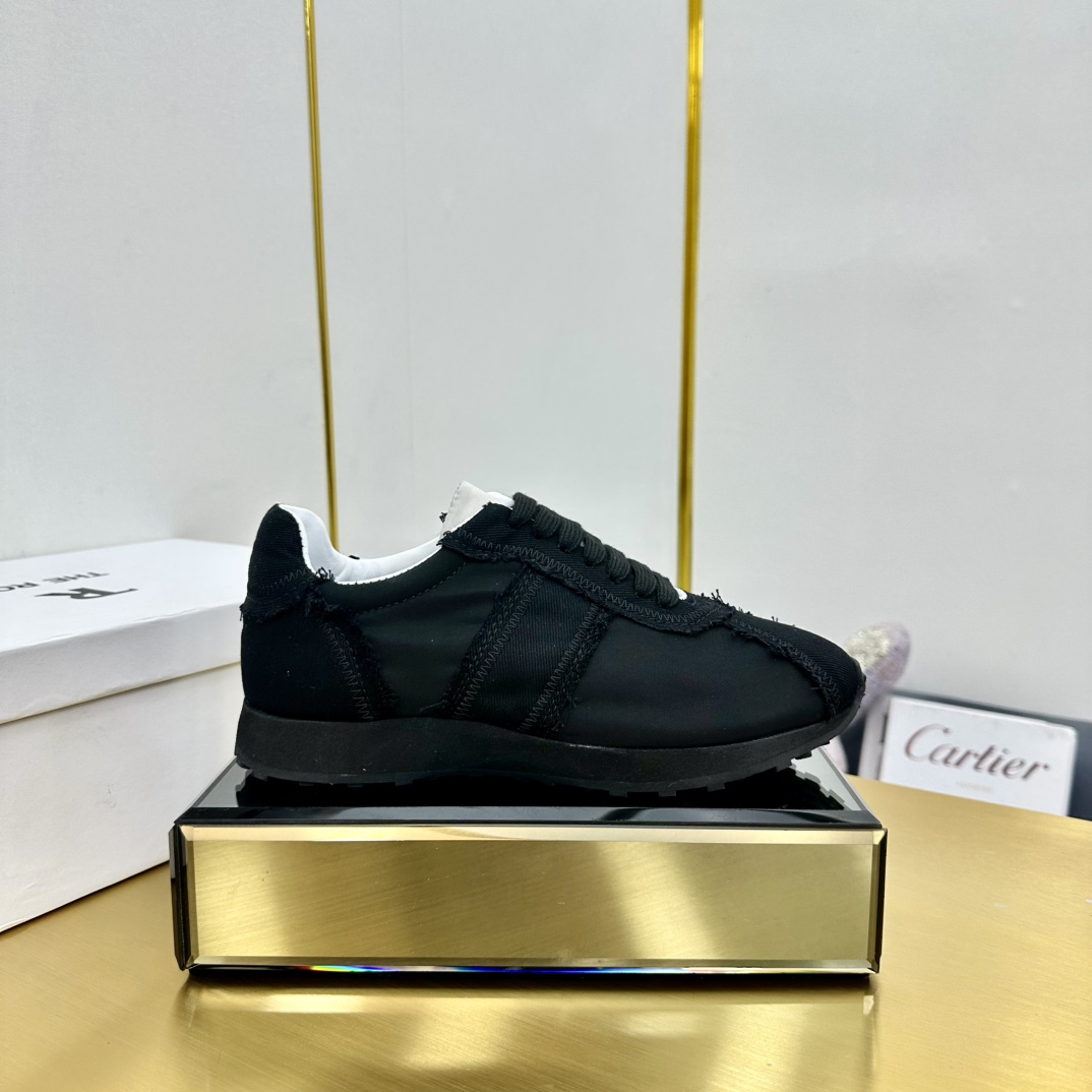 New German Shoes Offer: $525, Comfortable with Original Fabric and Large Base, Sizes 35-39 - 图片 2