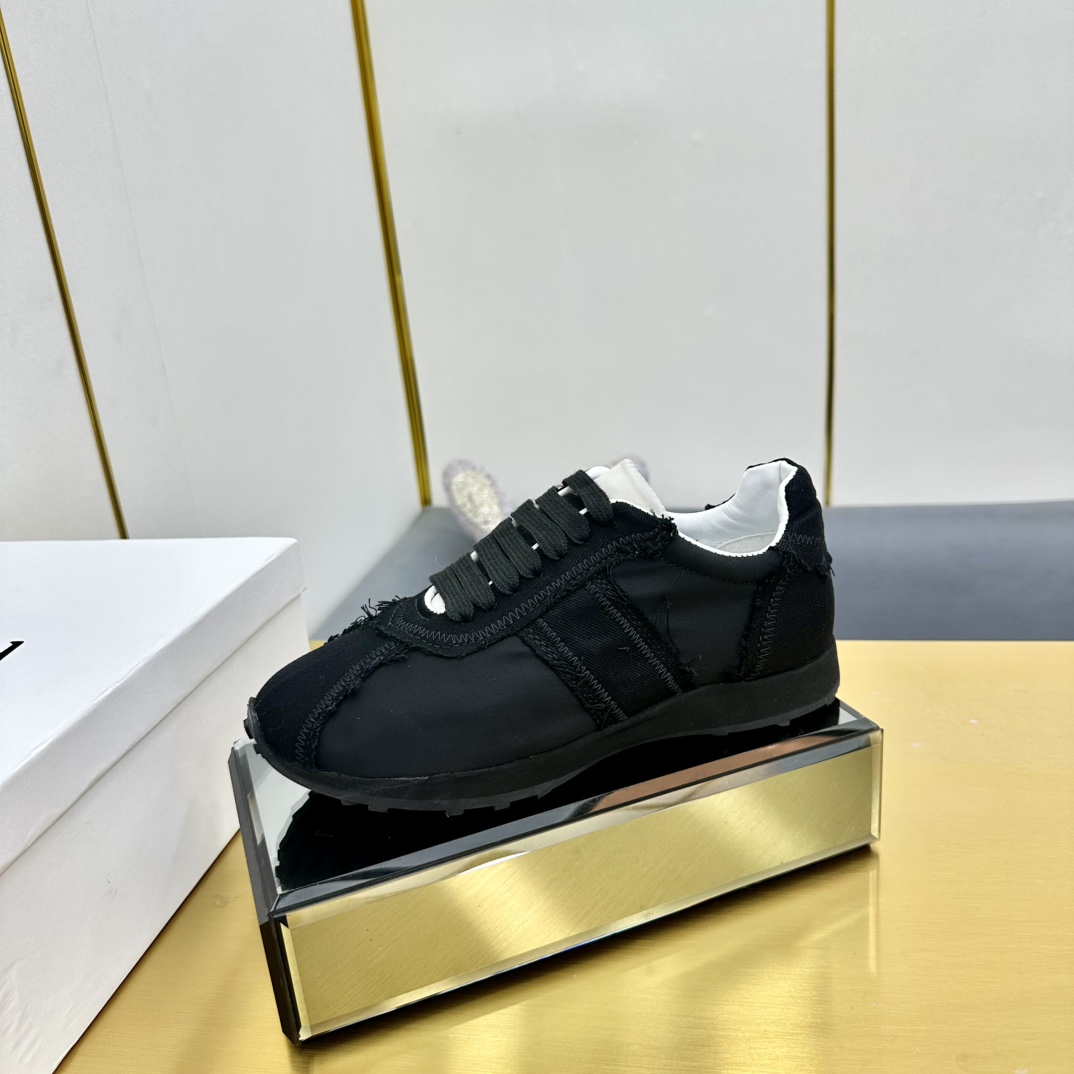 New German Shoes Offer: $525, Comfortable with Original Fabric and Large Base, Sizes 35-39 - 图片 1