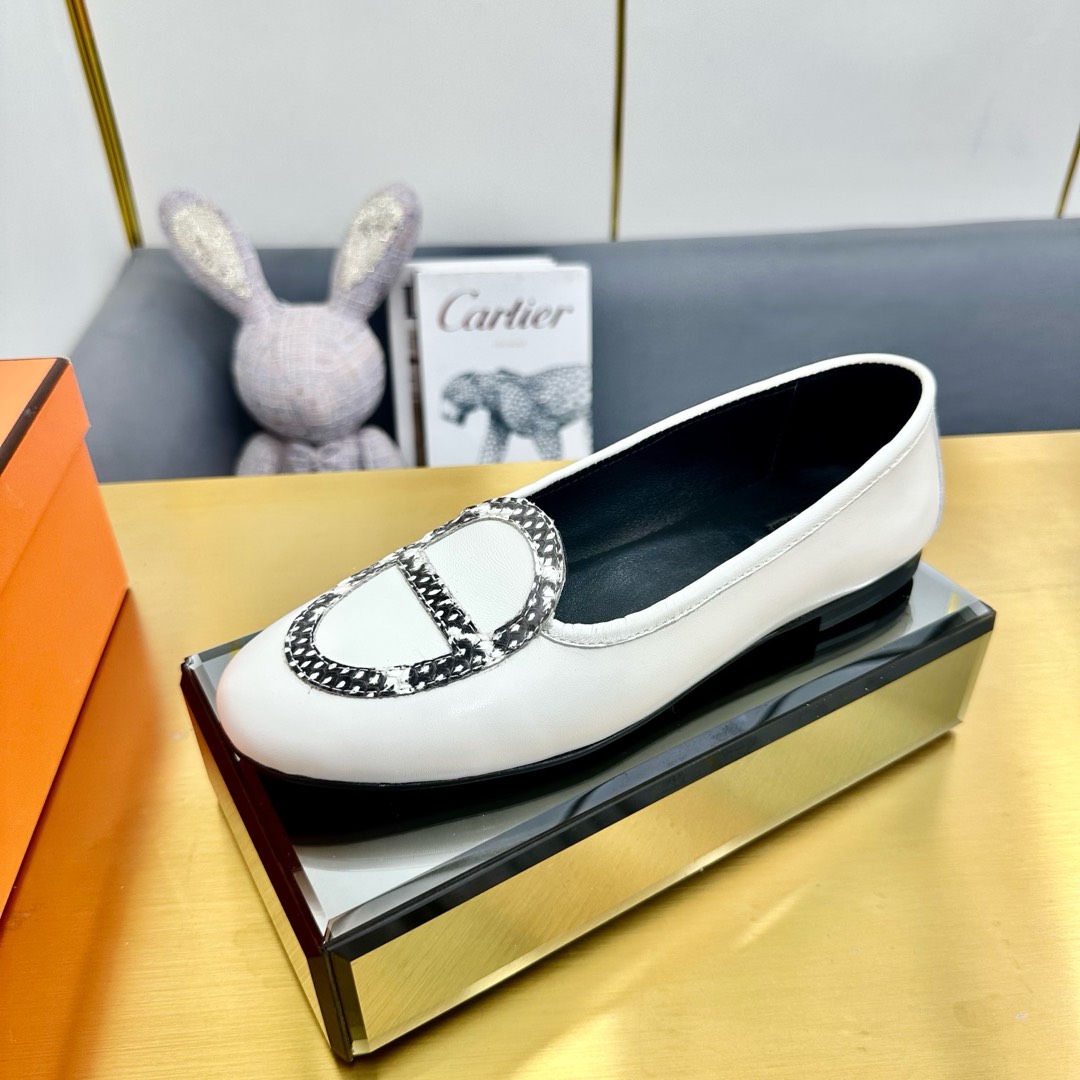 NO:256596,The top spring classic product Hermes new real handmade shoes, purely handmade, and must-have items!  Vacation matching artifact!  Our pursuit of fine products is always the best!  Don't settle it!  Comfortable and original spirit, do not agree with trends, and do not deliberately express yourself as Hermes and her sincere fans, the unanimous pursuit!  Water-dyed sheepskin on the upper, water-dyed sheepskin on the inner, outsole: genuine leather outsole Size: 35-41, ballet shoes, hermes, hermes, sheepskin, Leather soles19860909春季经典顶级产品Hermes爱马仕新款真正的手工鞋,纯手工打造,必须收藏的单品！度假搭配神器！我们对精品的追求永远只要最好！不要将就！舒适及原创精神、不附和潮流、不刻意表达自己是Hermes爱马仕及衷粉的一致追求！ 鞋面水染羊皮 内里水染羊皮 大底:真皮大底 码数:35-41,芭蕾舞鞋,hermes,hermes,sheepskin,Leather soles,Women's Shoes