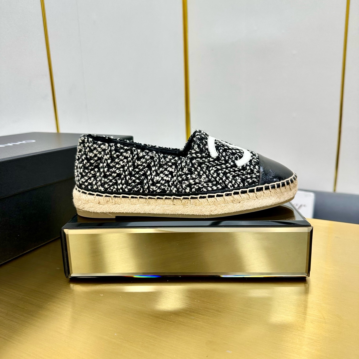 [Chanel Women