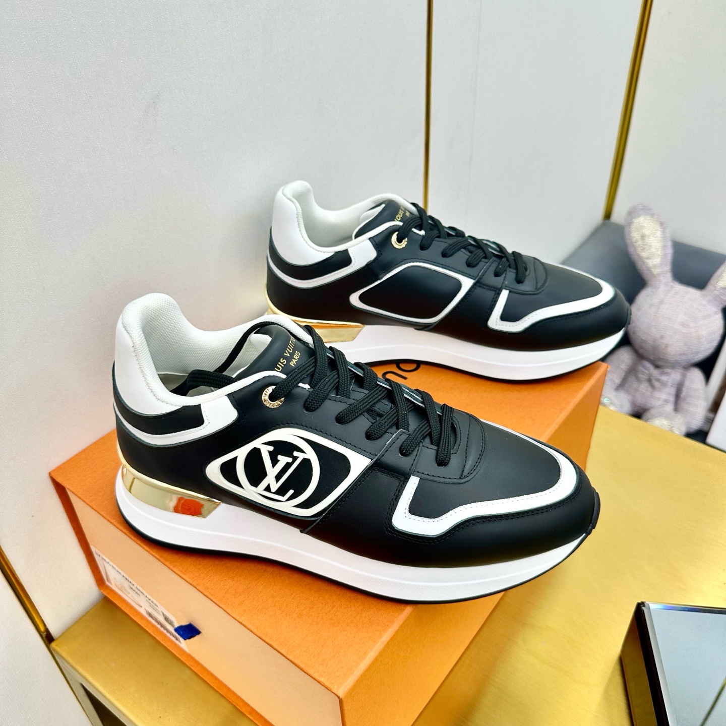 Louis Vuitton Neo Run Away Black Leather Sneakers - Couple Style 2024 9 i1736322117921 1651 0 7