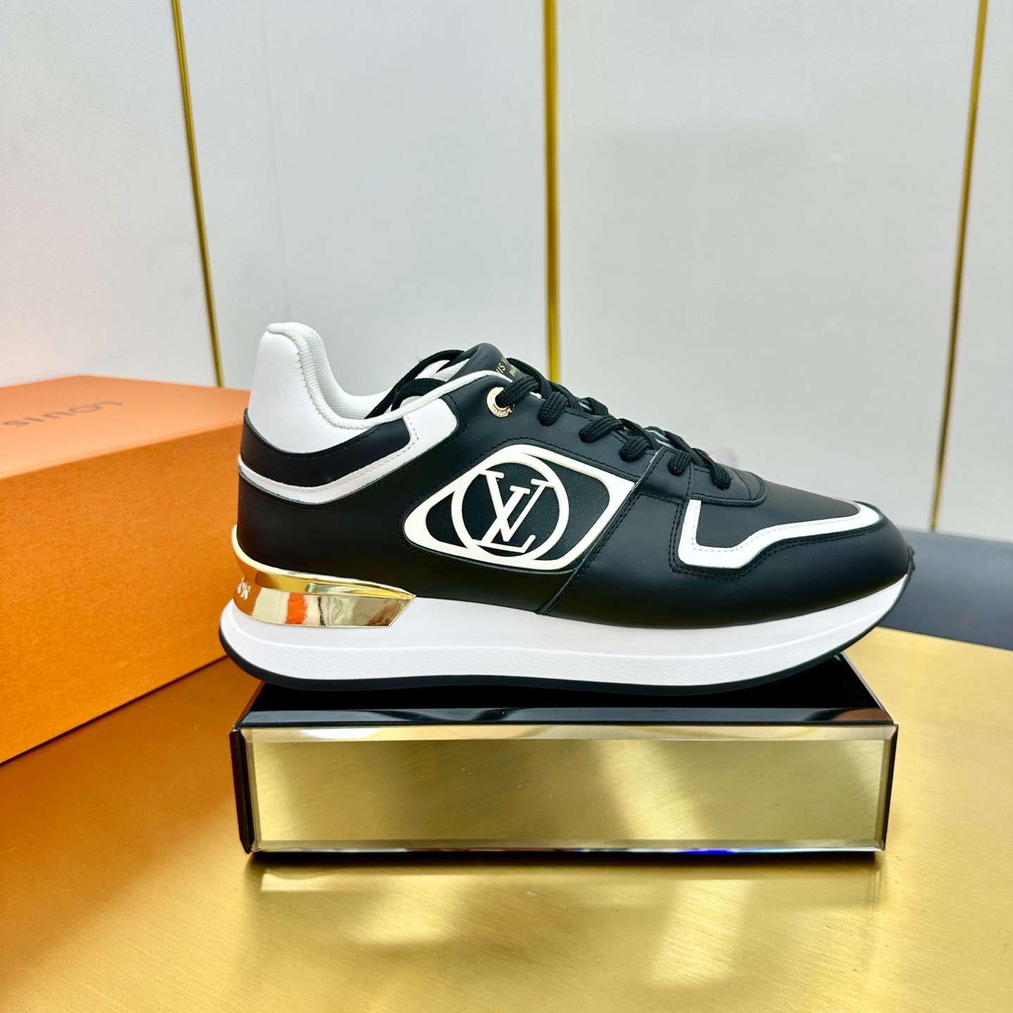 Louis Vuitton Neo Run Away Black Leather Sneakers - Couple Style 2024 3 i1736322118528 8771 0 1
