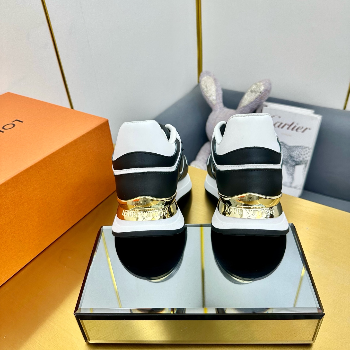 Louis Vuitton Neo Run Away Black Leather Sneakers - Couple Style 2024 7 i1736322118668 2052 0 5