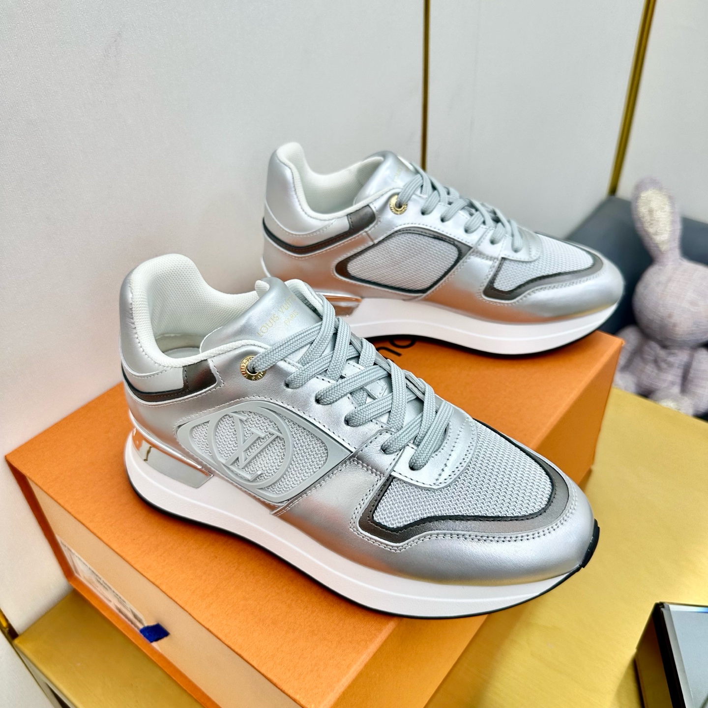 Louis Vuitton Neo Run Away Sneakers Silver Leather Couple Style 2024 9 i1736322167149 1303 0 7