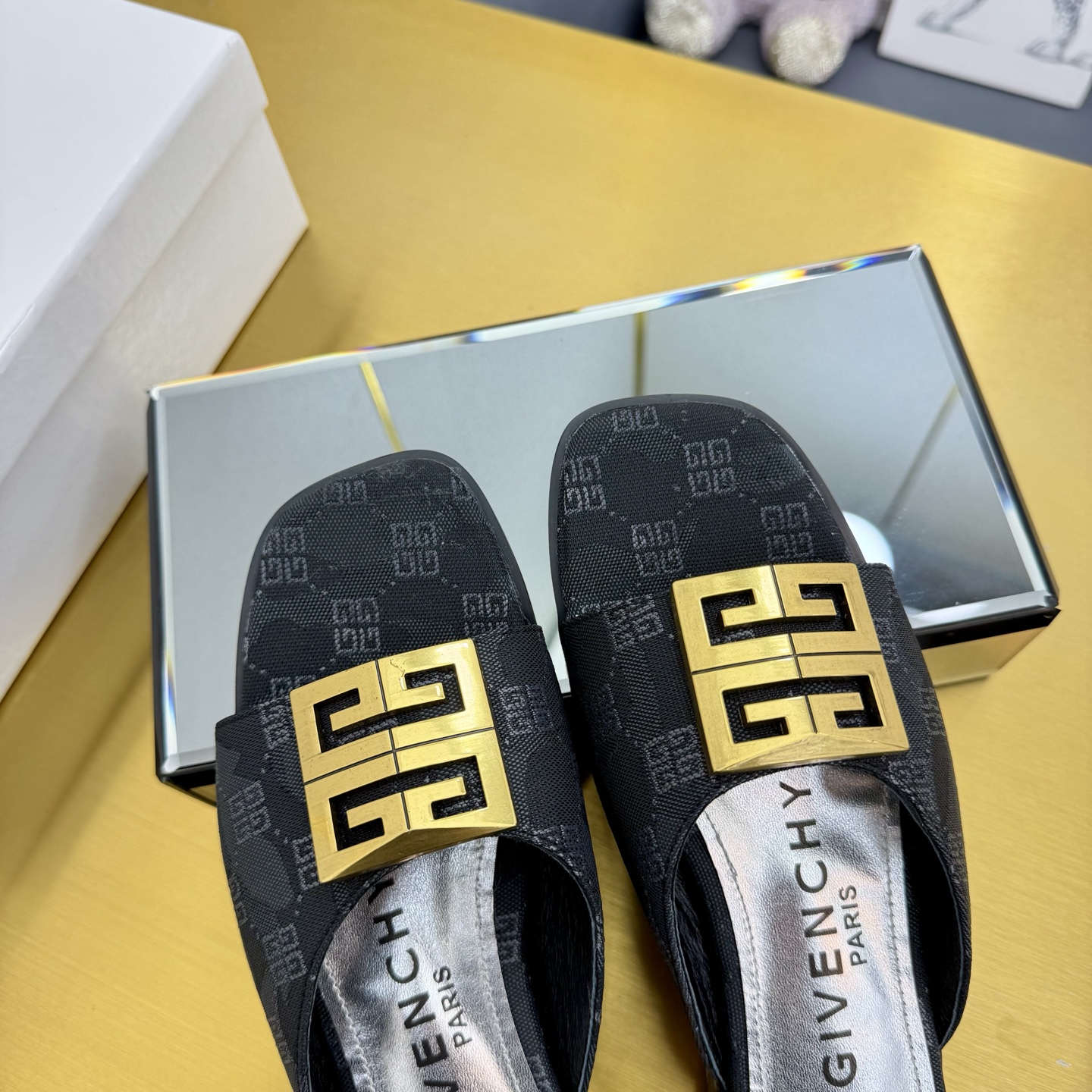 Givenchy/Zithian Toe Slippers, 408 years old, new delivery in 2025 with metal gadgets, sizes 35-40. Original packaging. - 图片 7