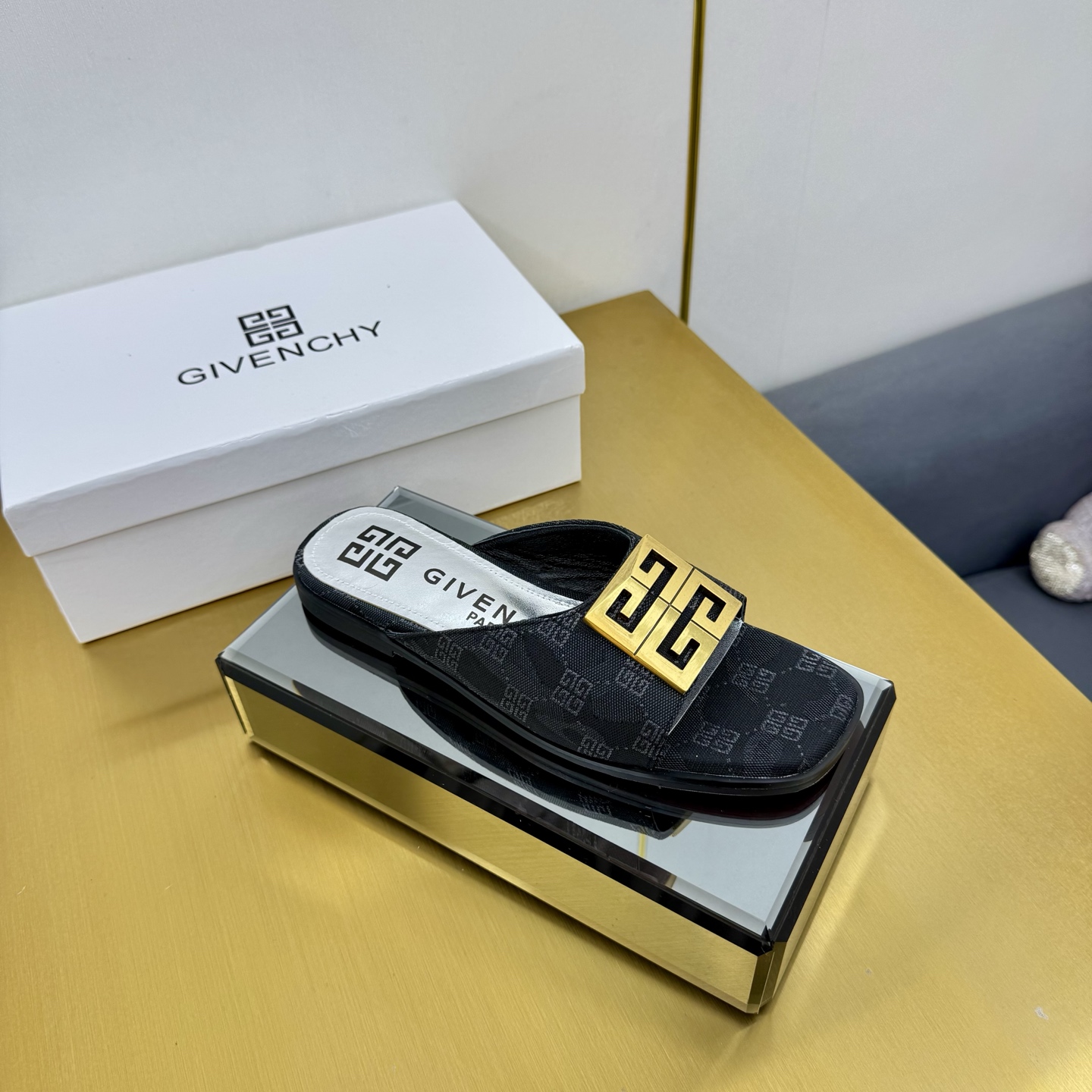 Givenchy/Zithian Toe Slippers, 408 years old, new delivery in 2025 with metal gadgets, sizes 35-40. Original packaging. - 图片 2