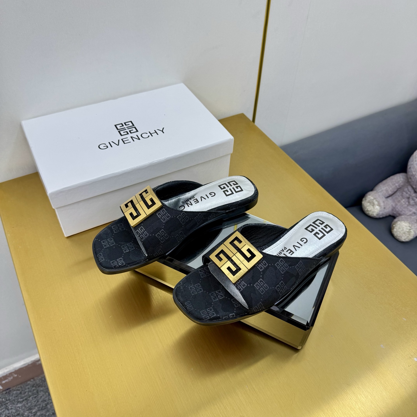 Givenchy/Zithian Toe Slippers, 408 years old, new delivery in 2025 with metal gadgets, sizes 35-40. Original packaging. - 图片 6
