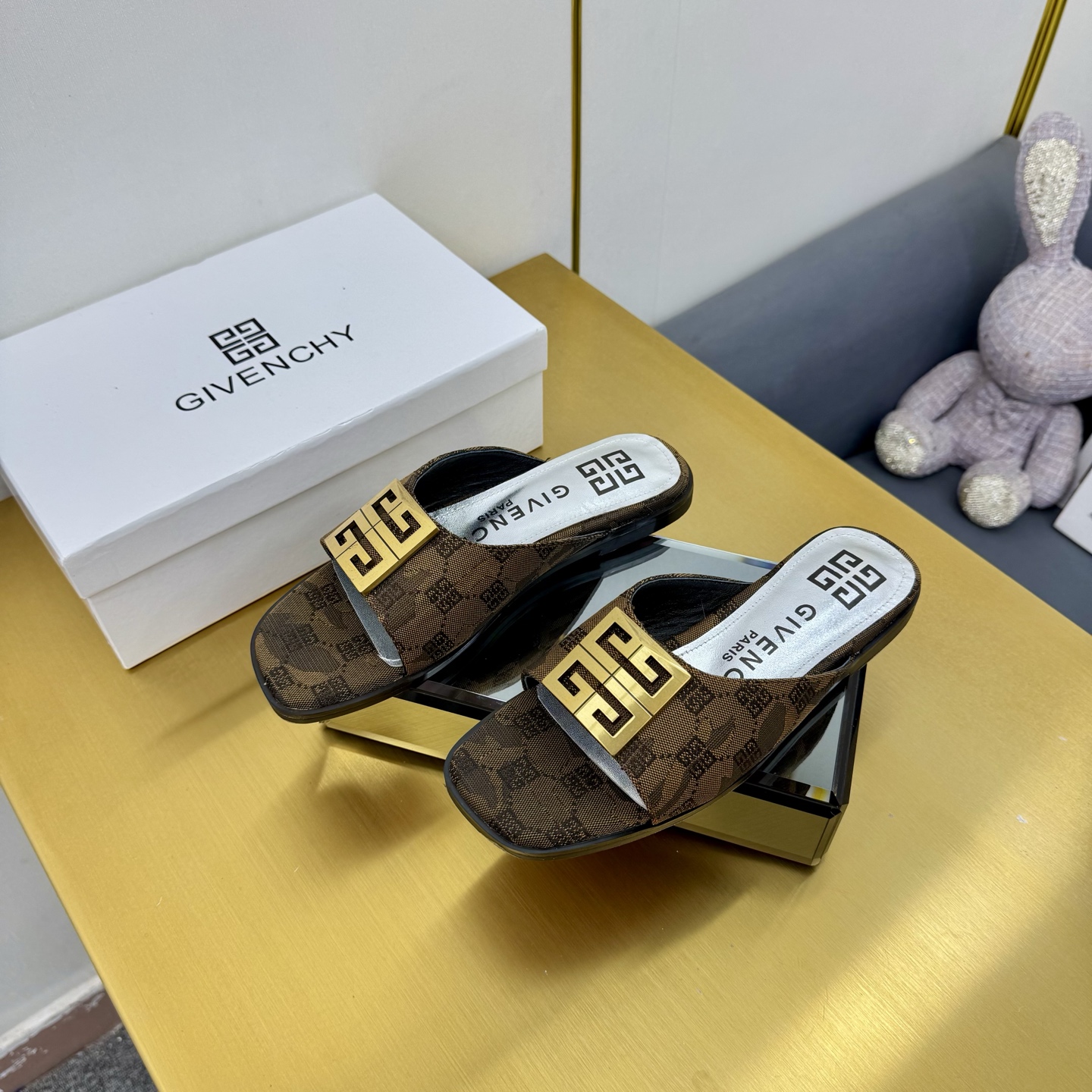 “New Givenchy/Zithian Toe Slippers 2025: Metal Gadgets, Atmosphere Sensing, Original Packaging – Size 35-40 Yards” - 图片 6