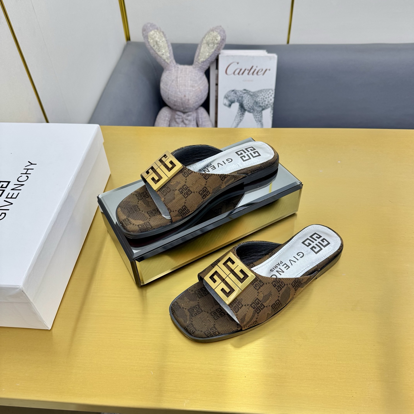 “New Givenchy/Zithian Toe Slippers 2025: Metal Gadgets, Atmosphere Sensing, Original Packaging – Size 35-40 Yards” - 图片 3