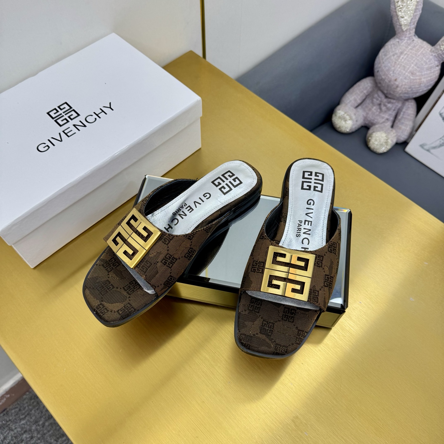 “New Givenchy/Zithian Toe Slippers 2025: Metal Gadgets, Atmosphere Sensing, Original Packaging – Size 35-40 Yards” - 图片 5