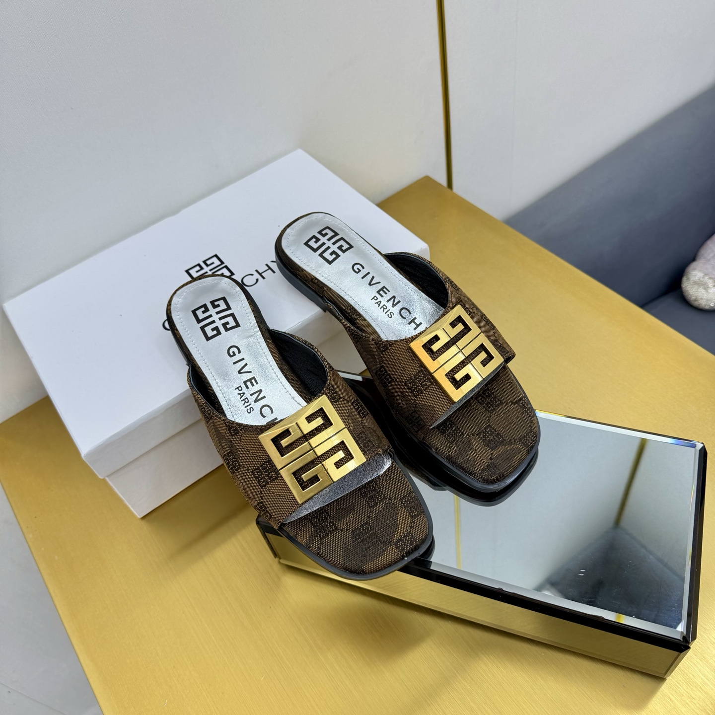 “New Givenchy/Zithian Toe Slippers 2025: Metal Gadgets, Atmosphere Sensing, Original Packaging – Size 35-40 Yards” - 图片 7