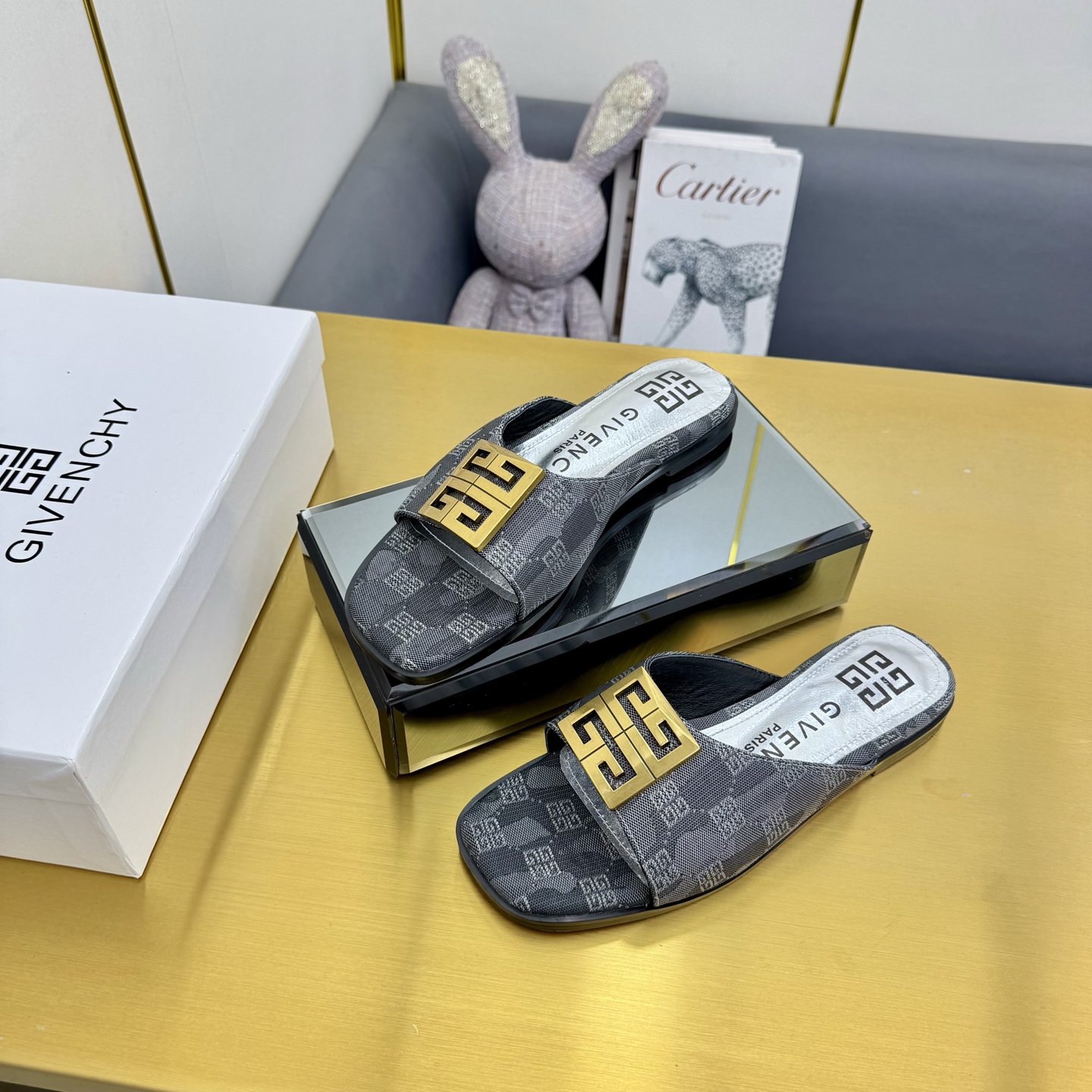 Givenchy/Zithian Toe Slippers 2025: 408-Year-Old Original with Branded Metal Gadgets - 图片 6