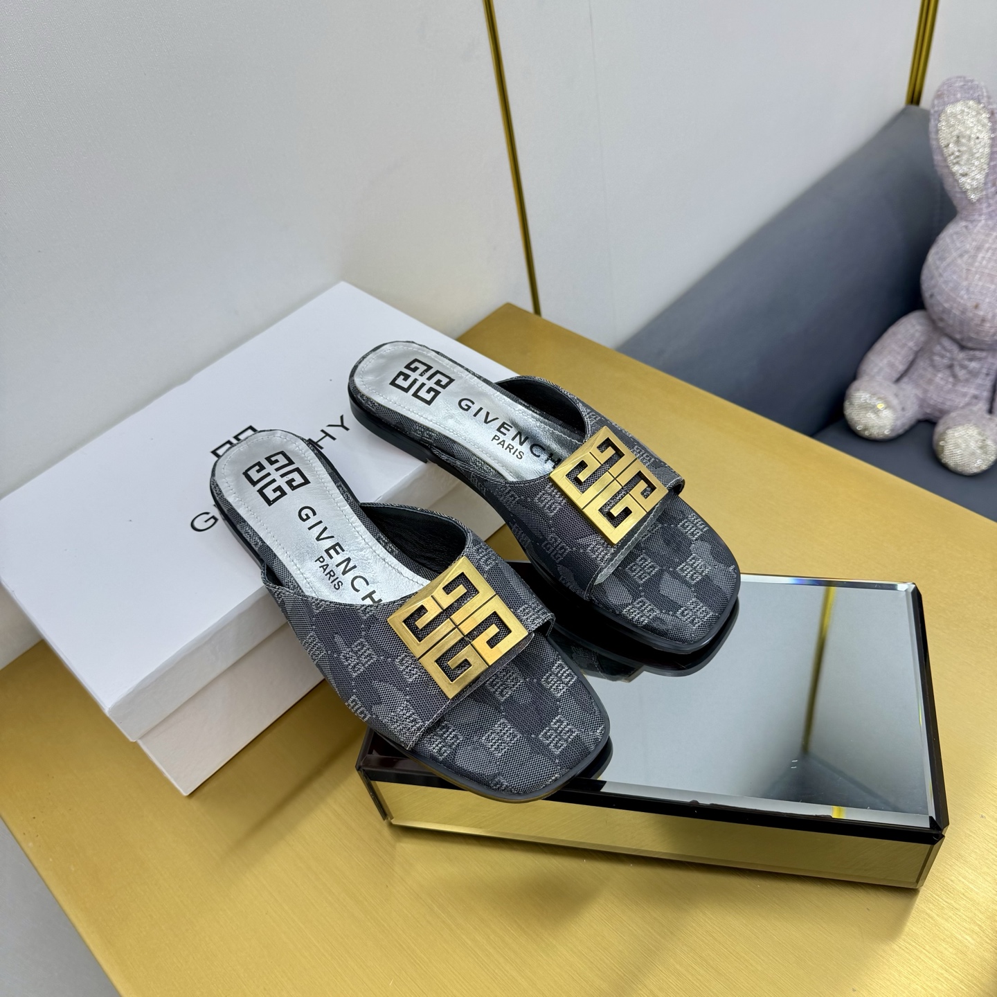 Givenchy/Zithian Toe Slippers 2025: 408-Year-Old Original with Branded Metal Gadgets - 图片 8
