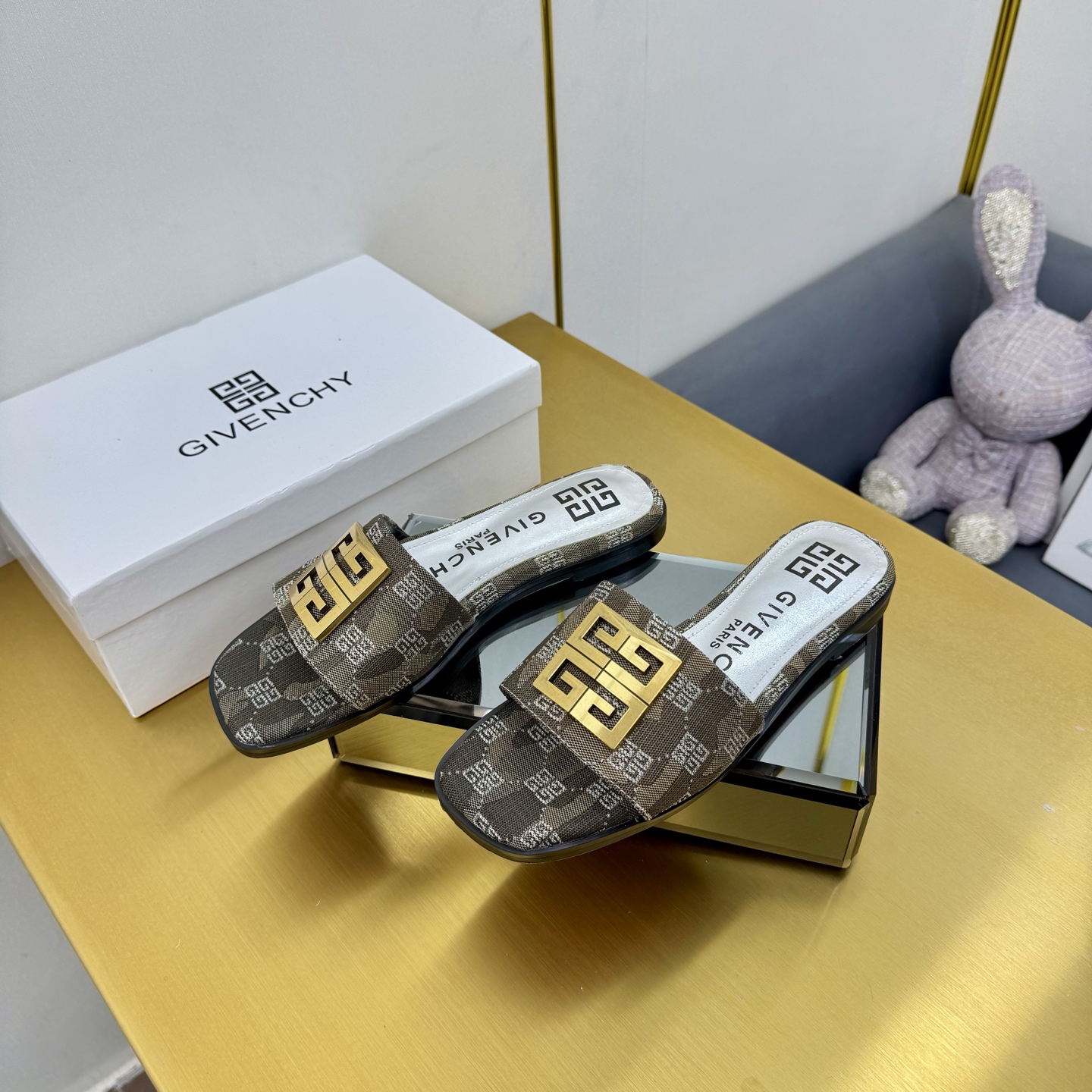 “New Givenchy/Zithian Toe Slippers 2025: 408-Year-Old Original with Metal Gadgets, Atmosphere Senses” - 图片 9