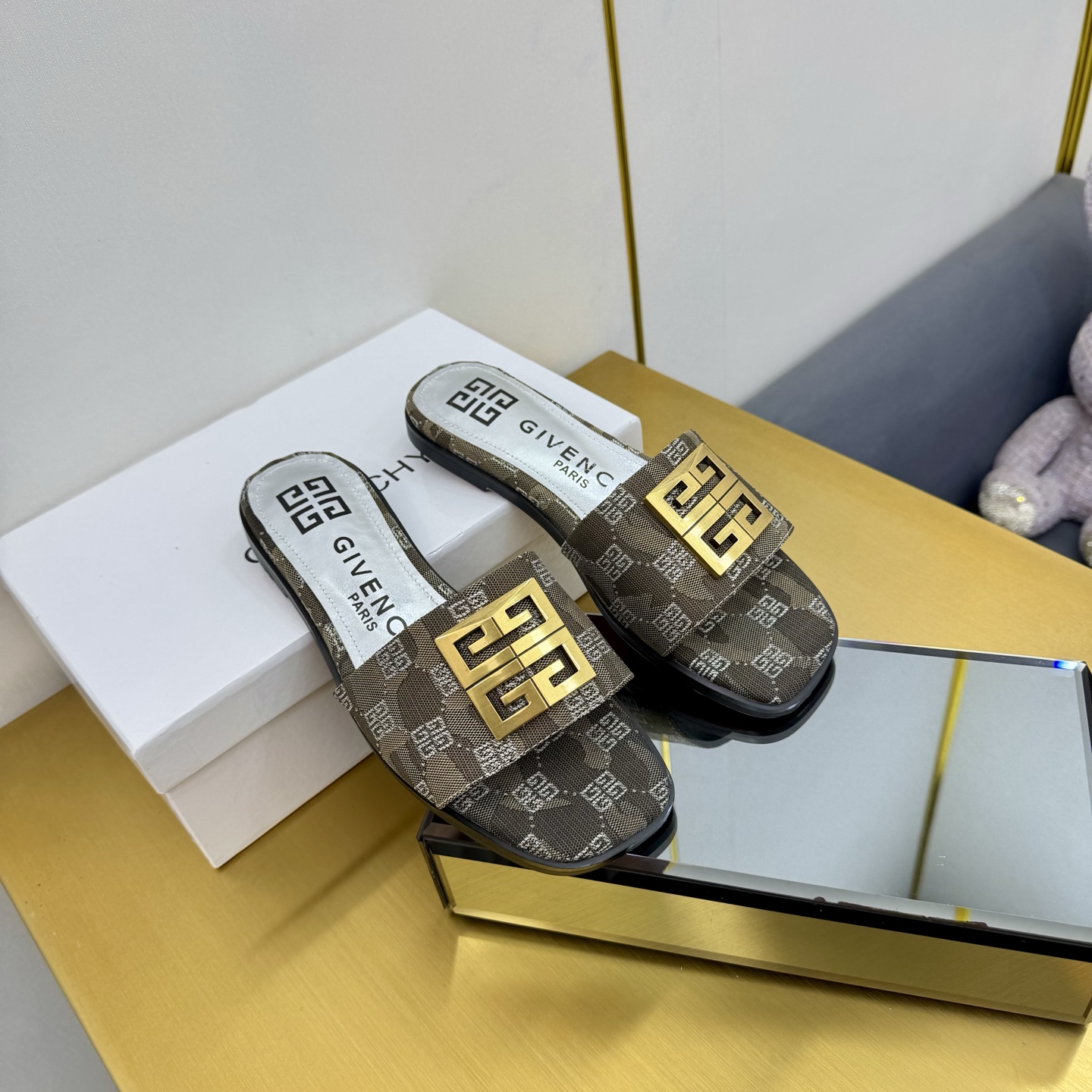 “New Givenchy/Zithian Toe Slippers 2025: 408-Year-Old Original with Metal Gadgets, Atmosphere Senses” - 图片 8