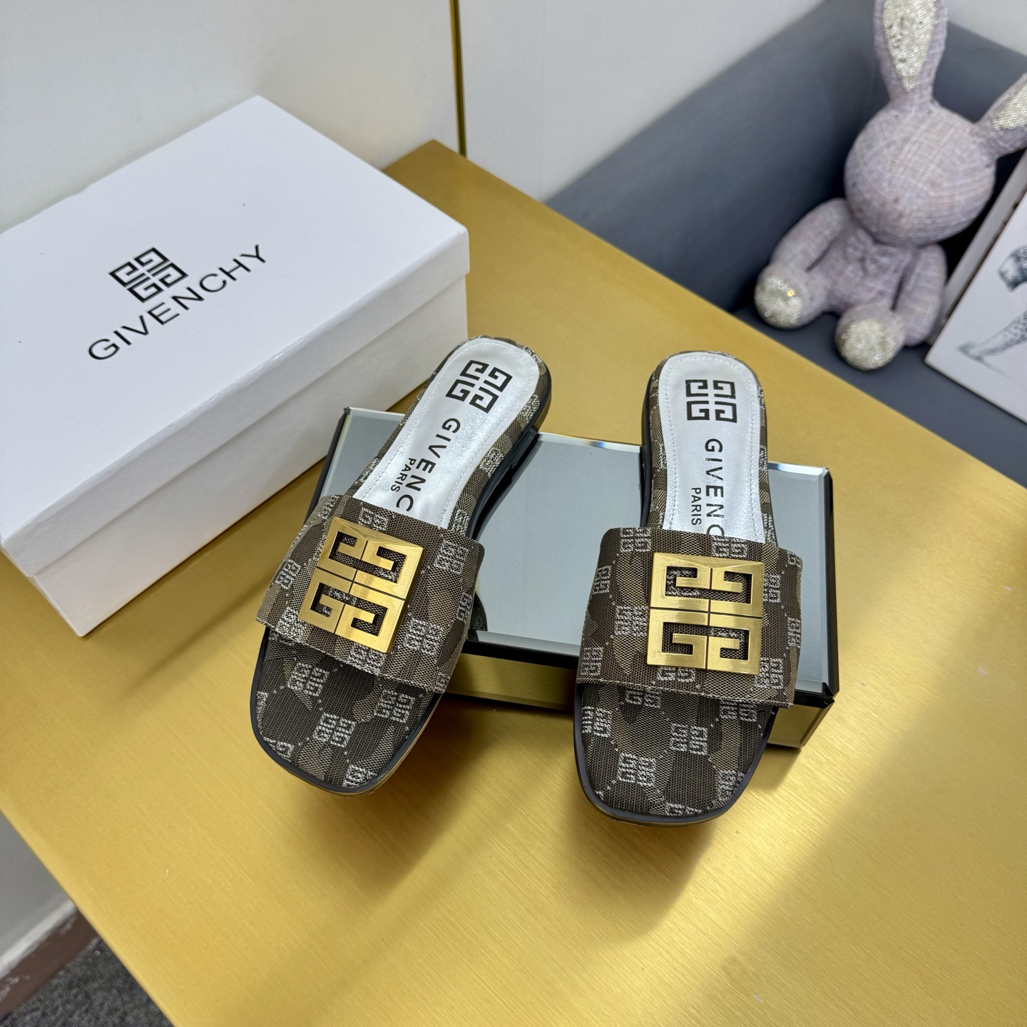 “New Givenchy/Zithian Toe Slippers 2025: 408-Year-Old Original with Metal Gadgets, Atmosphere Senses” - 图片 4