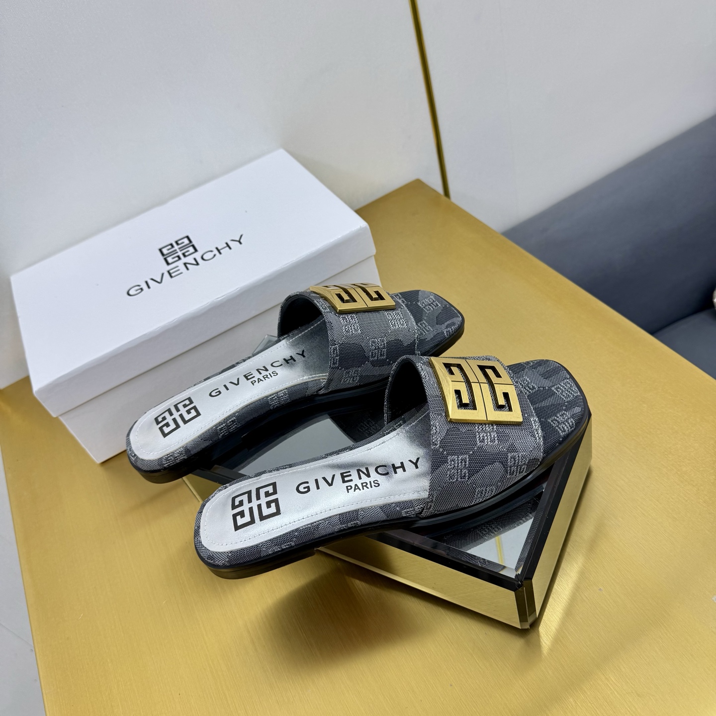 “408-Year-Old Givenchy/Zithian Toe Slippers: 2025 Spring/Summer Collection with Metal Gadgets, Size 35-40” - 图片 7