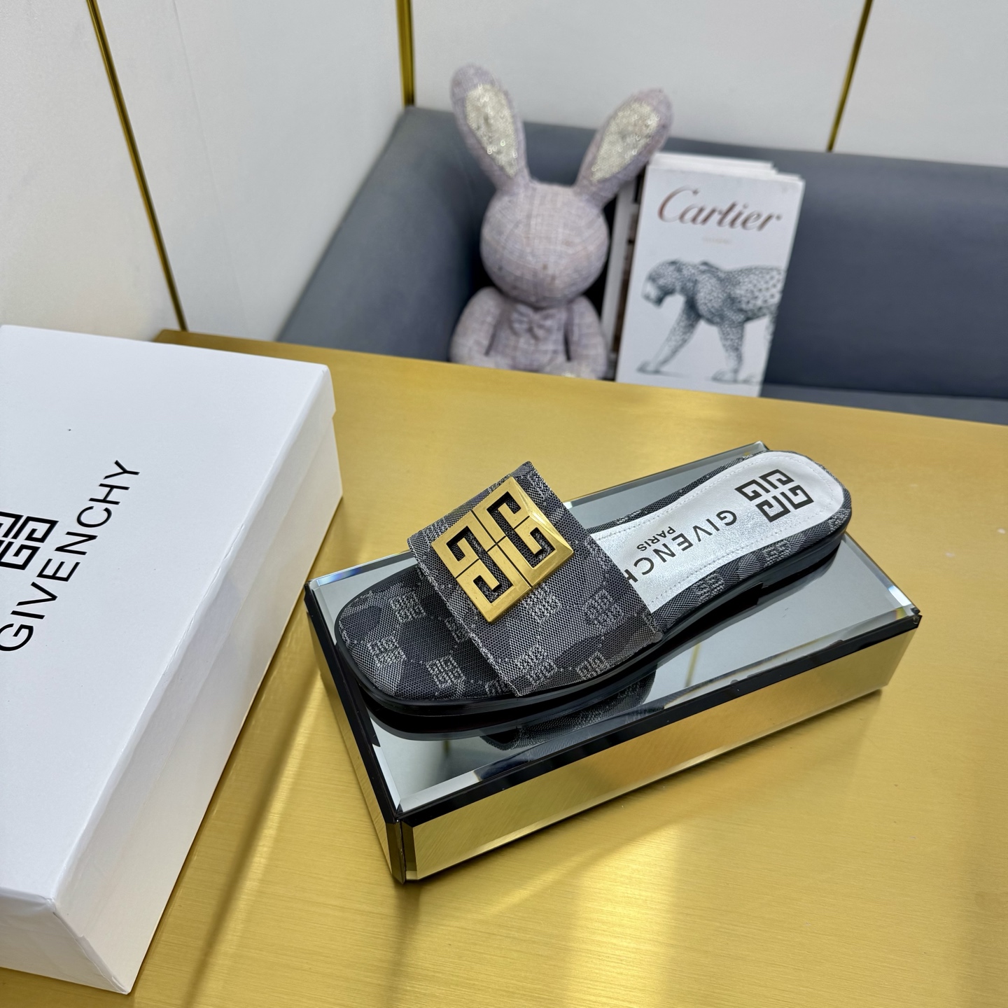 “408-Year-Old Givenchy/Zithian Toe Slippers: 2025 Spring/Summer Collection with Metal Gadgets, Size 35-40” - 图片 1