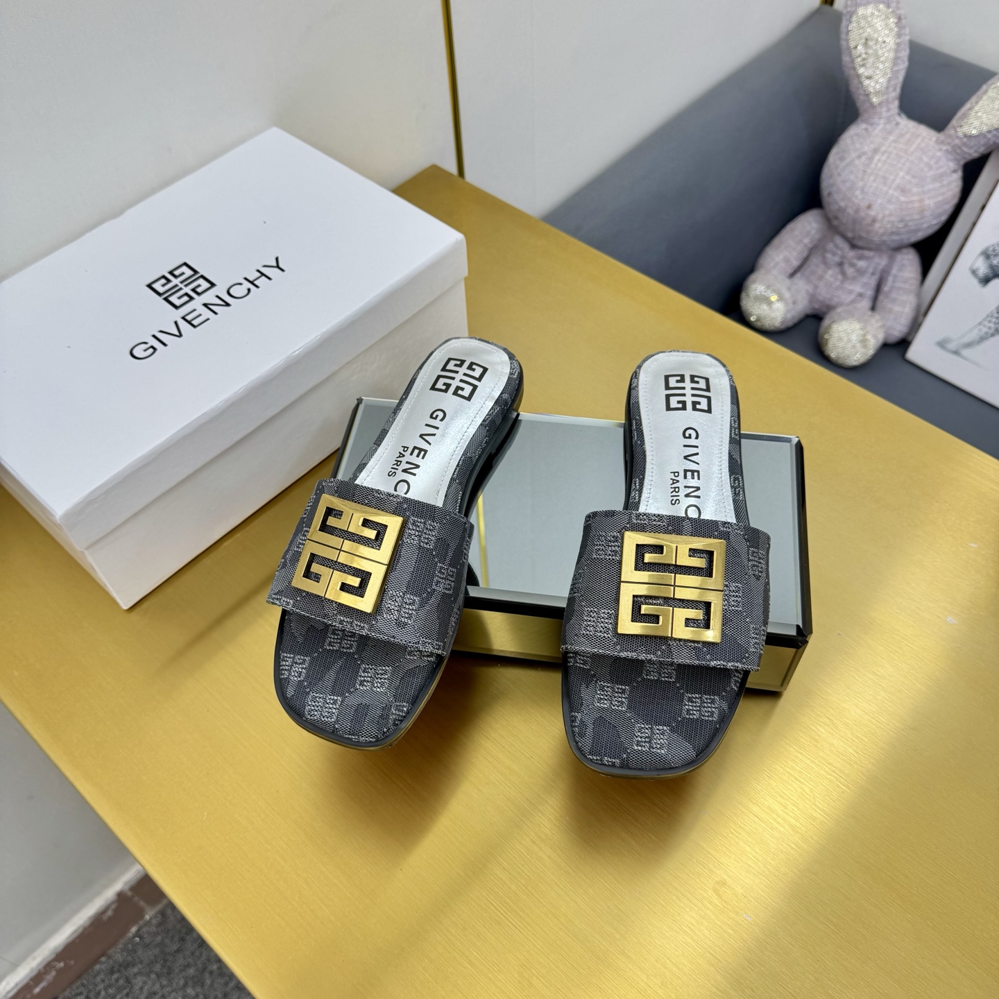 “408-Year-Old Givenchy/Zithian Toe Slippers: 2025 Spring/Summer Collection with Metal Gadgets, Size 35-40” - 图片 3