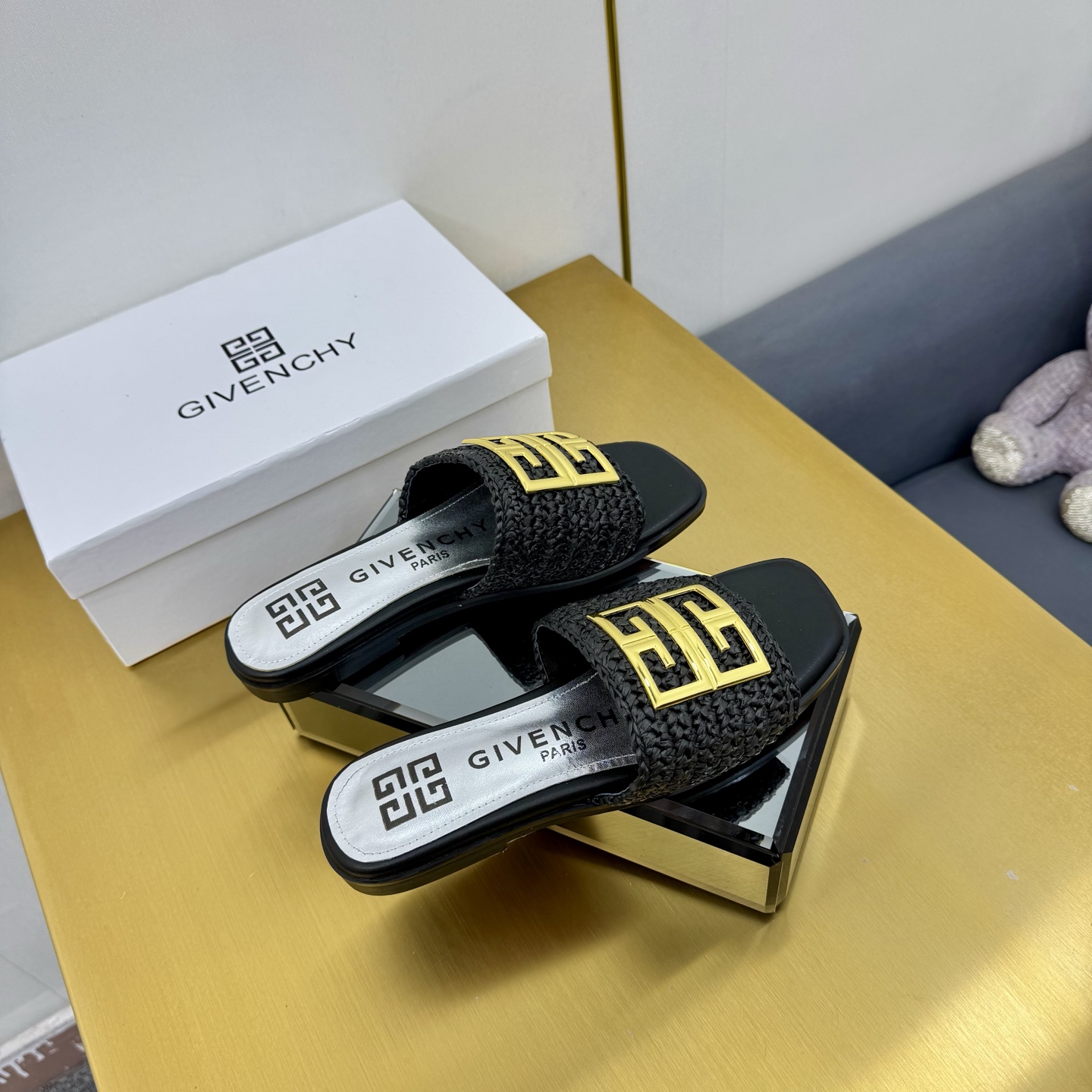 “New Givenchy/Zithian Toe Slippers 2025 Collection: 480-Year-Old Original Packaging, Metal Gadgets, Size 35-40” - 图片 7