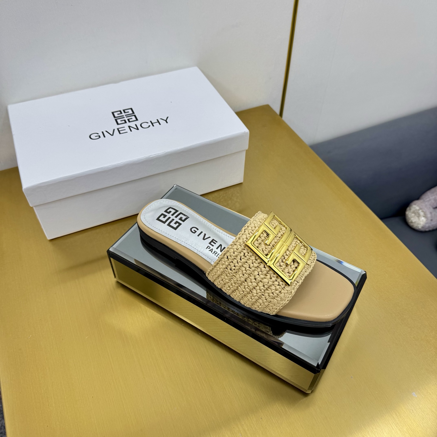 “New Givenchy/Zithian Toe Slippers 2025: Branded Metal Gadgets, Atmosphere Top, Original Packaging” - 图片 2
