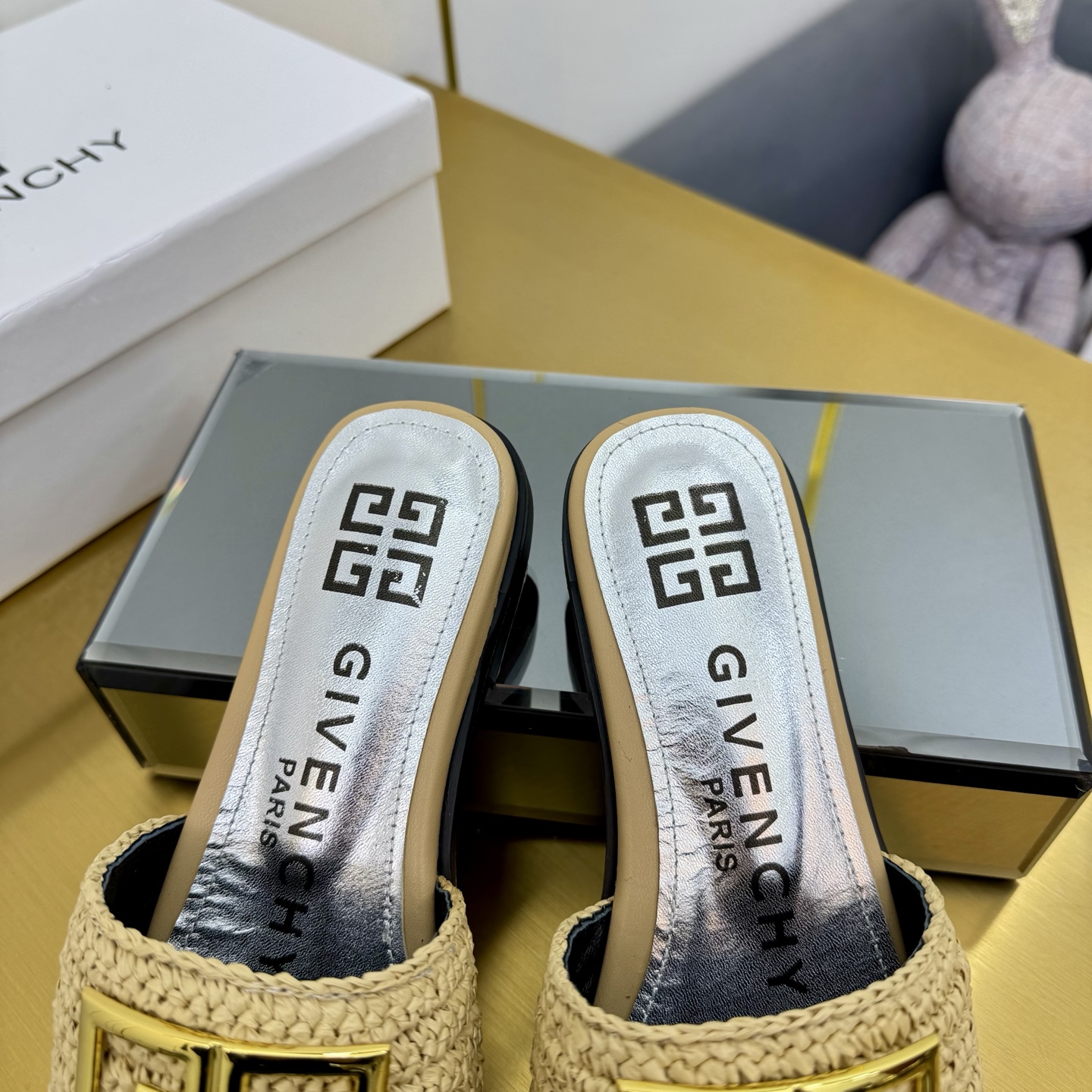 “New Givenchy/Zithian Toe Slippers 2025: Branded Metal Gadgets, Atmosphere Top, Original Packaging” - 图片 6