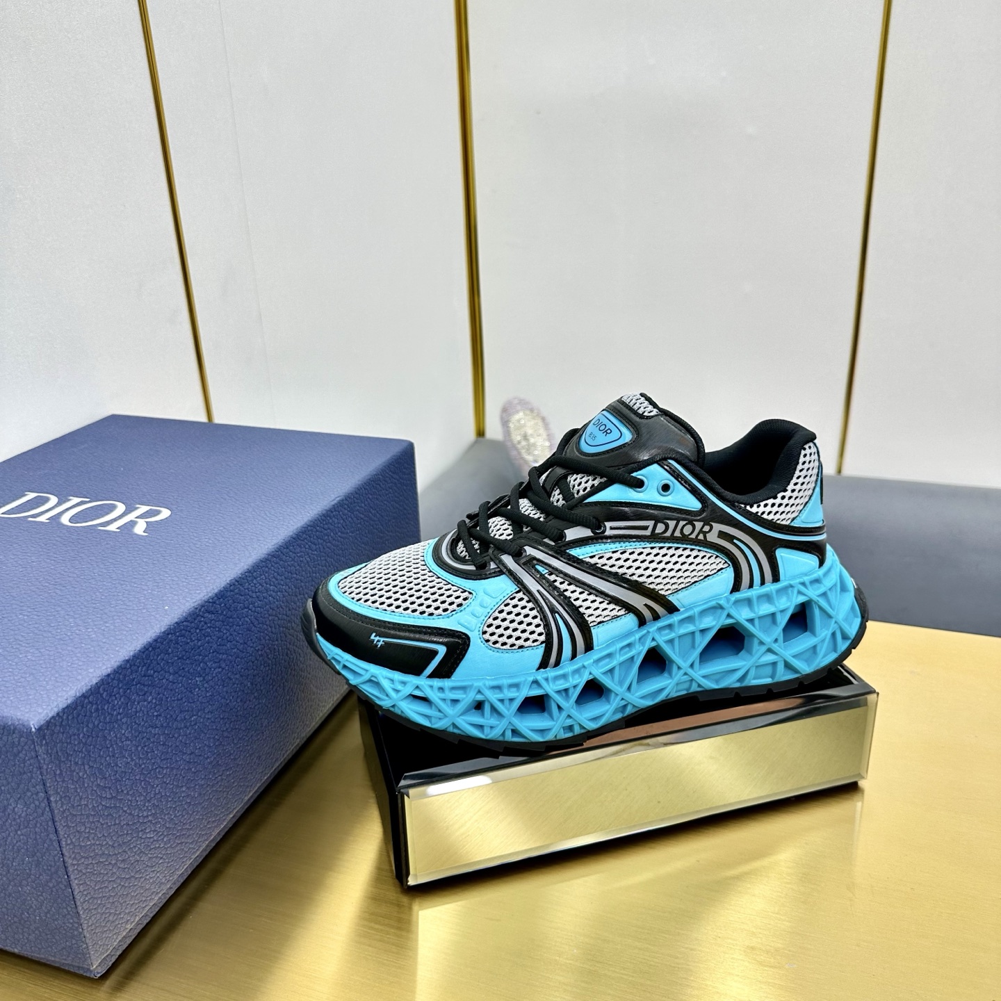 NO:166459,Dior Dad Shoes, - 2025 counter top casual sports shoes This classic design; the upper has a variety of craftsmanship and electric embroidery styles; the sole is fashionable and sporty; it is an extraordinary variety of color matching elements... The diversified mix and match is very beautiful and versatile, casual, fashionable, sports, and outdoors can be taken into account... Go Material The upper is made of original imported silk cowhide   original tarp   original top cowhide The inner part is made of original sheepli   net Outsole based on original TPU combination sole The counter is made of 39-44 45-46 Customized, dad shoes, dior, sneakers, cowhide19860909迪奥老爹鞋,——2025专柜顶级休闲款运动鞋 这款经典设计；鞋面多种工艺电绣的风格；大底却时尚运动；不平凡的拥入了多种配色元素…… 多元化混搭非常好看百搭,休闲,时尚,运动,户外都能兼顾…… Go 材料 鞋面采用 原版进口头层丝绸牛皮 原版防水布 原版头层牛皮 内里采用 原版羊里 网 大底根据 原版TPU组合大底 专柜精品包装全套39-44 45-46定做,老爹鞋,dior,sneakers,cowhide,Women's Shoes