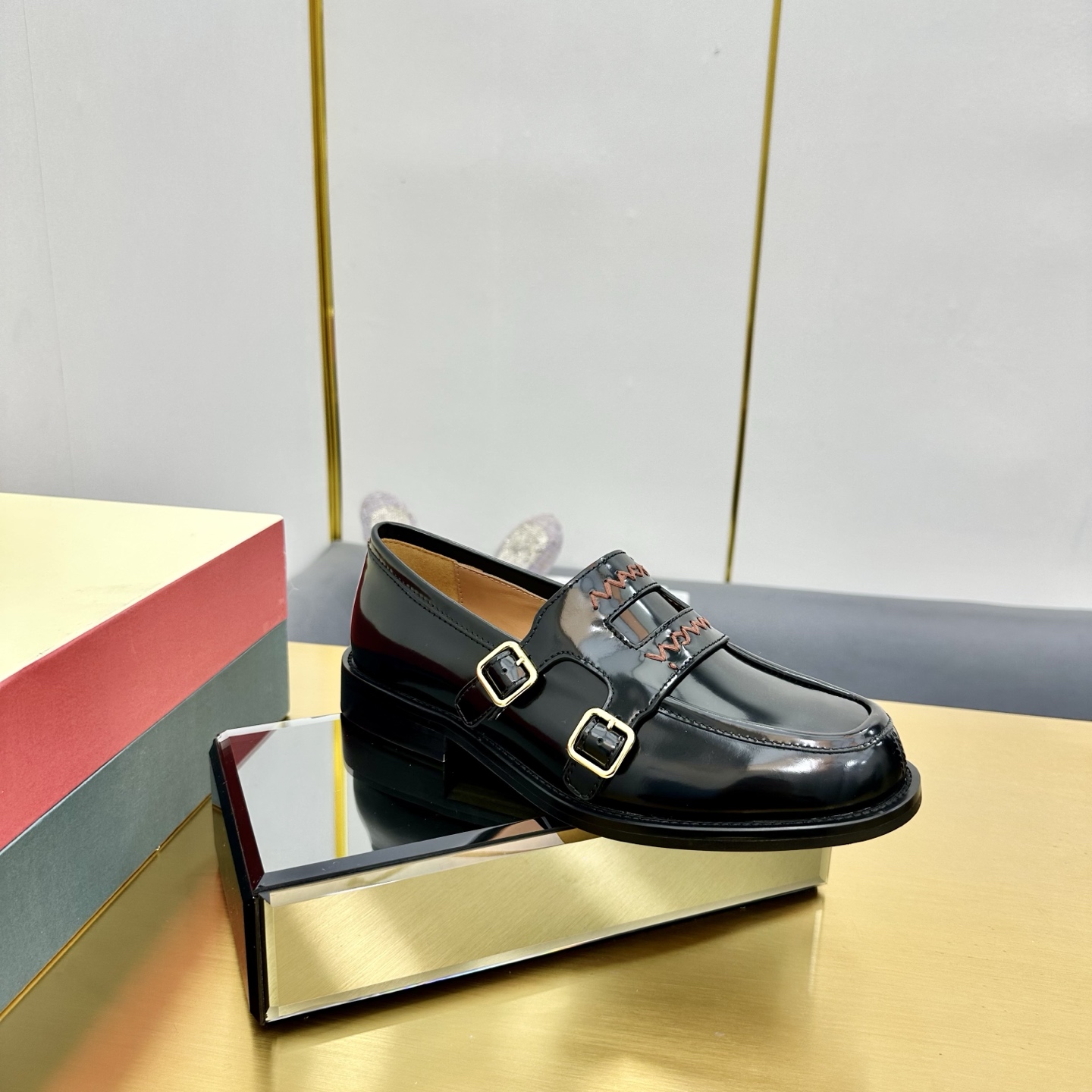 NO:545313,Marni 2025 purchasing agent level!  Full of high-end feel!  A popular model among bloggers at home and abroad, it’s retro and fashionable, and your feet look stunning!  The official website’s main recommendation is original custom-made open edge beaded cowhide for the upper, cowhide leather lining, original rubber outsole for the outsole. Shoe size: 35-40, loafers, marni, loafers, cowhide.19860909Marni 2025 代购级别！高级感十足！国内外博主刷爆的一款,复古又时髦 上脚美炸了！官网主推款 鞋面原版订制开边珠牛皮 内里牛皮 大底原版橡胶大底 鞋码: 35-40,乐福鞋,marni,loafers,cowhide,Women's Shoes