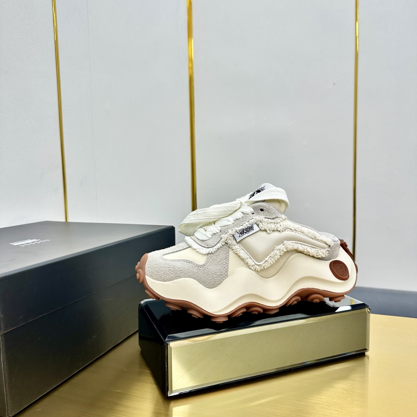 NO:483116,Normal delivery, the hottest HEYDAY XXVESSEL co-branded new model, big wave 'shaped, retro and fashion coexist. The midsole adopts EVA lightweight material, providing cushioning and weight reduction effect to walk, enjoying unrestrained comfort experience, thick sole **6cm, providing cushioning and shock absorption effect, and enjoying unrestrained comfort experience while walking. Half support only women's model size 35-41, casual shoes/sports shoes, sneakers19860909正常岀货 爆款HEYDAY XXVESSEL联名新款 大波浪”的造型,复古与时尚并存 中底采用 EVA轻量化材质,提供缓冲减重效果行走起来,享受无拘无束的舒适体验厚底**6cm,提供缓冲减震效果,行走间享受无拘无束的舒适体验. 半托只有女款 码数35-41,休闲鞋/运动鞋,sneakers,Women's Shoes