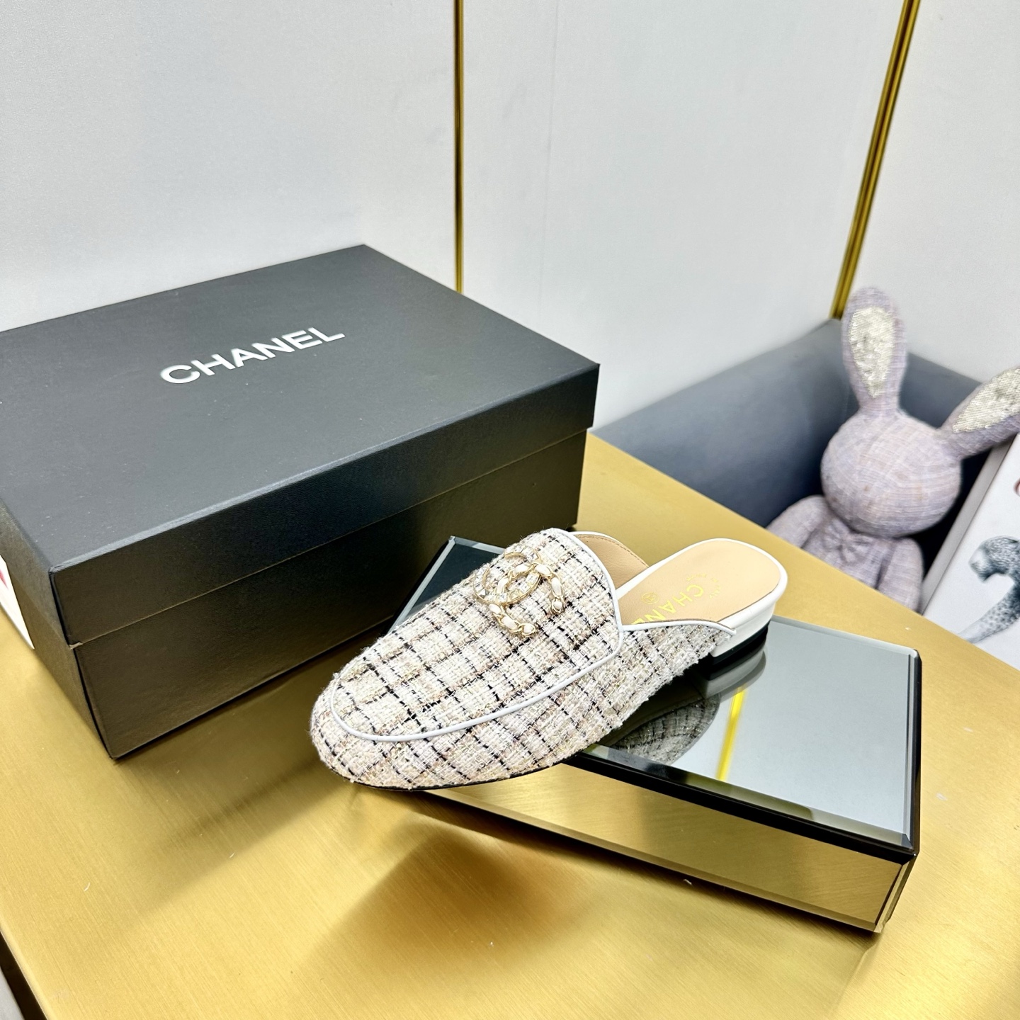 NO:234877,chane* Xiaoxiang C Home 2025 S New Early Autumn Style Xiaoxiang Home's most popular pointed-toe single shoes this year. It's hard to find any shoes in the counter. Point-toe design. Cute and cute. It's a sweet girl when worn. It's really special and fashionable. The smooth shoe shape is full of high-end feeling. At this moment, I've made up countless outfits. Customized sheepskin on the upper, imported Australian sheepskin on the inner footsteps. Soles of Italian genuine leather soles. Size: 35-39 (40 41 custom made without return and exchange!), semi-torque, chanel, chanel, sheepskin19860909chane*小香C家2025 S 早秋新款 小香家今年最火的尖头单鞋 专柜根本一鞋难求 尖头设计 呆萌可爱 穿起来就是甜美女孩 真的特别又时尚 流畅的鞋型满满的高级感  此刻脑补无数个穿搭 鞋面定制羊皮 内里垫脚进口澳洲羊皮 鞋底意大利真皮底 Size:35-39(40 41定做不退换！）,半拖,chanel,chanel,sheepskin,Women's Shoes