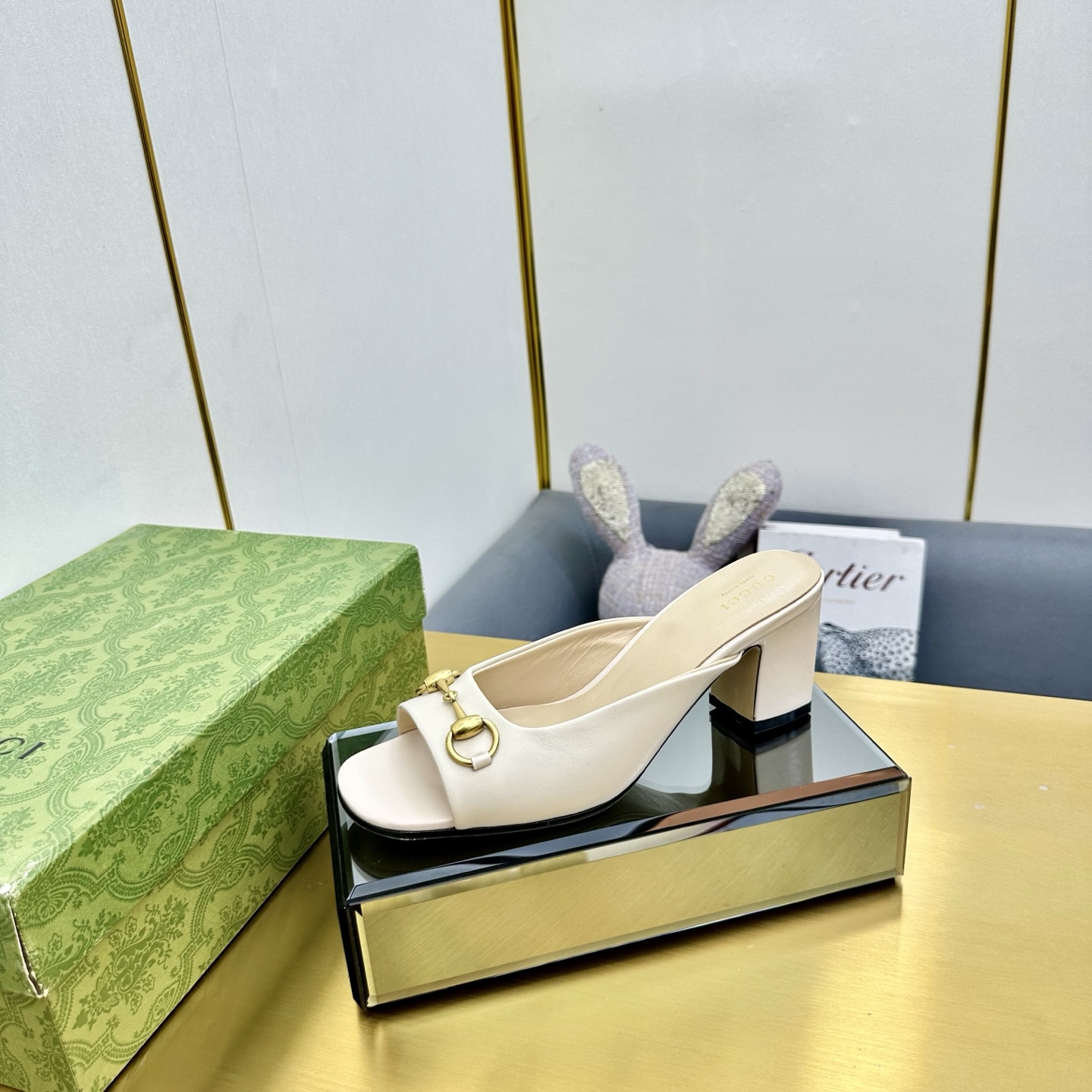 NO:240040,Bulk Gucci new products GG·Hori-heeled fish-mouth slippers Top quality Original molded horse-go-buckle hardware buckle Upper imported sheepskin/sheepskin inner thick heel 5.5cm imported leather outsole size35-39 (customized by 40/41), high heels slippers, gucci,gucci, high heels, slippers, sheepskin,Leather soles19860909批 Gucci 古驰新品 GG·马衔扣·高跟鱼嘴拖鞋 顶级品质 原版开模马衔扣五金扣 鞋面进口羊皮/羊皮内里 粗跟5.5cm 进口真皮大底 size35-39（40/41定做）,高跟鞋拖鞋,gucci,gucci,high heels,slippers,sheepskin,Leather soles,Women's Shoes