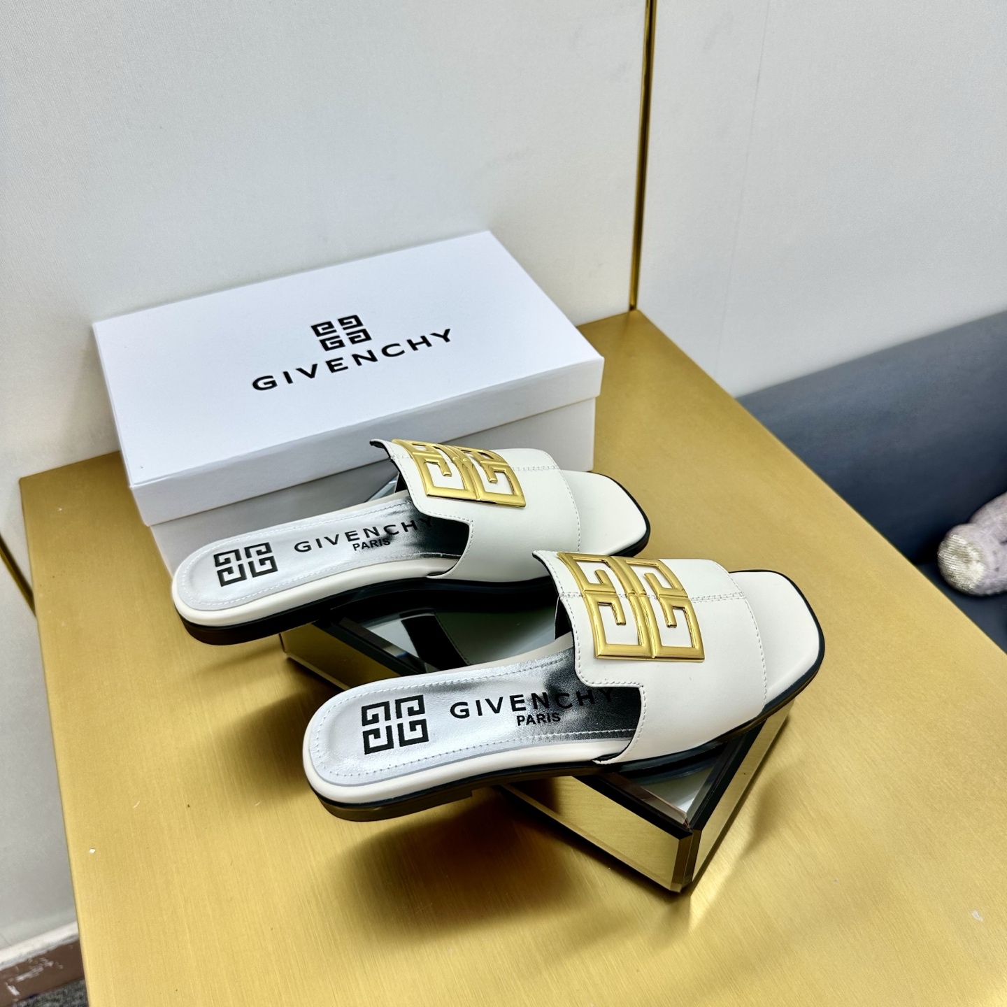 “Givenchy/Zithian Toe Slippers 2025: Metal Gadgets, Senses, and Original Packaging in Sizes 35-40” - 图片 7