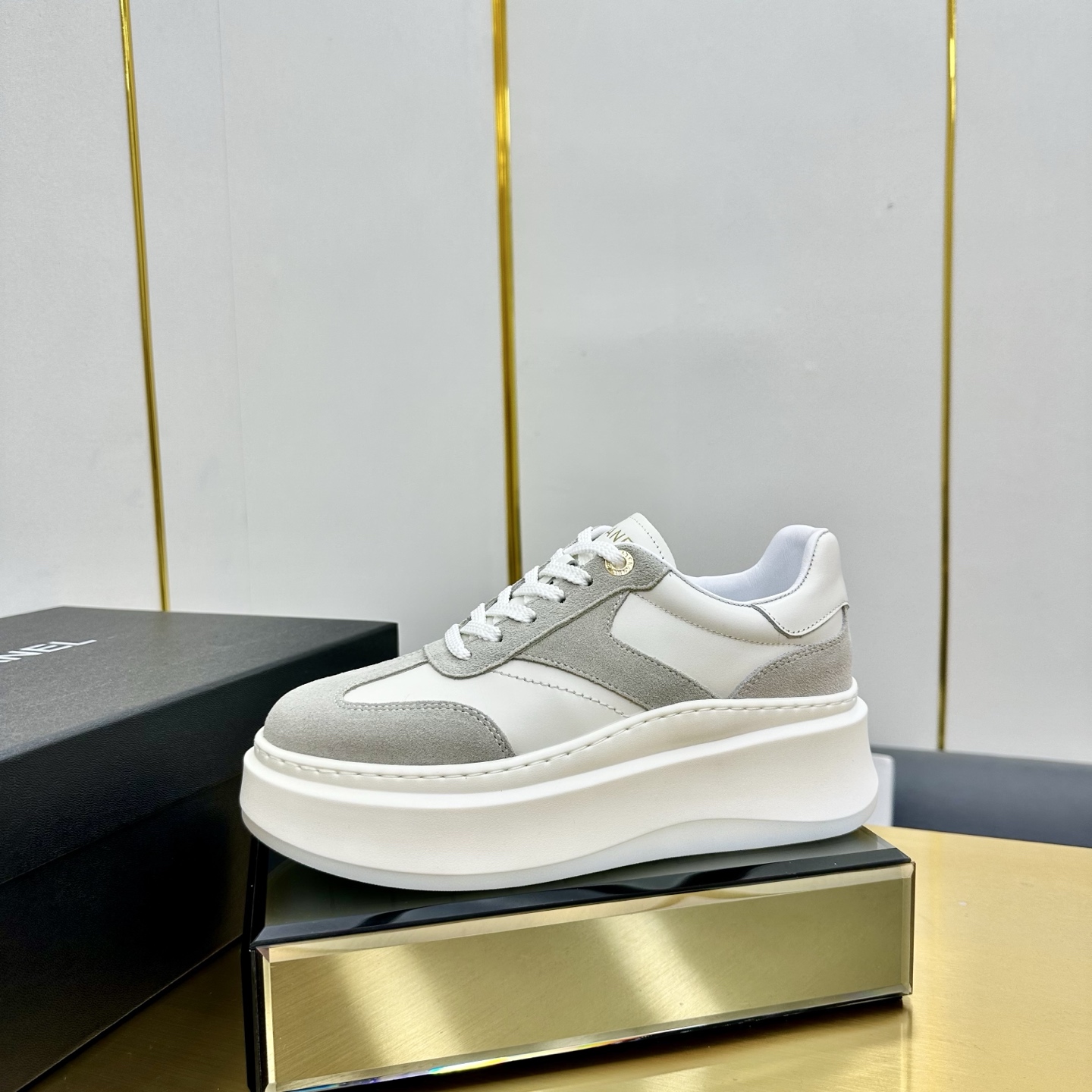 NO:224552,~Original calfskin panda shoes Chanel 25C latest hits Panda black and white sneakers casual shoes Xiaoxiang hot items Classic black and white Panda color matching coco girls necessary for fabric: original customized cowhide inner: original imported breathable net outsole: original mold opening rubber   TPU combination Size: women's 35-40, casual shoes/sports shoes, chanel, chanel, sneakers, cowhide19860909～原版小牛皮熊猫鞋 Chanel 香奈儿 25C 最新爆款 熊猫 黑白 运动鞋 休闲板鞋 小香 爆款单品 经典黑白 熊猫配色 coco女孩必要入款 面料: 原版定制牛皮 内里: 原版进口透气网里 大底: 原版开模橡胶 TPU组合 Size: 女款35-40,休闲鞋/运动鞋,chanel,chanel,sneakers,cowhide,Women's Shoes