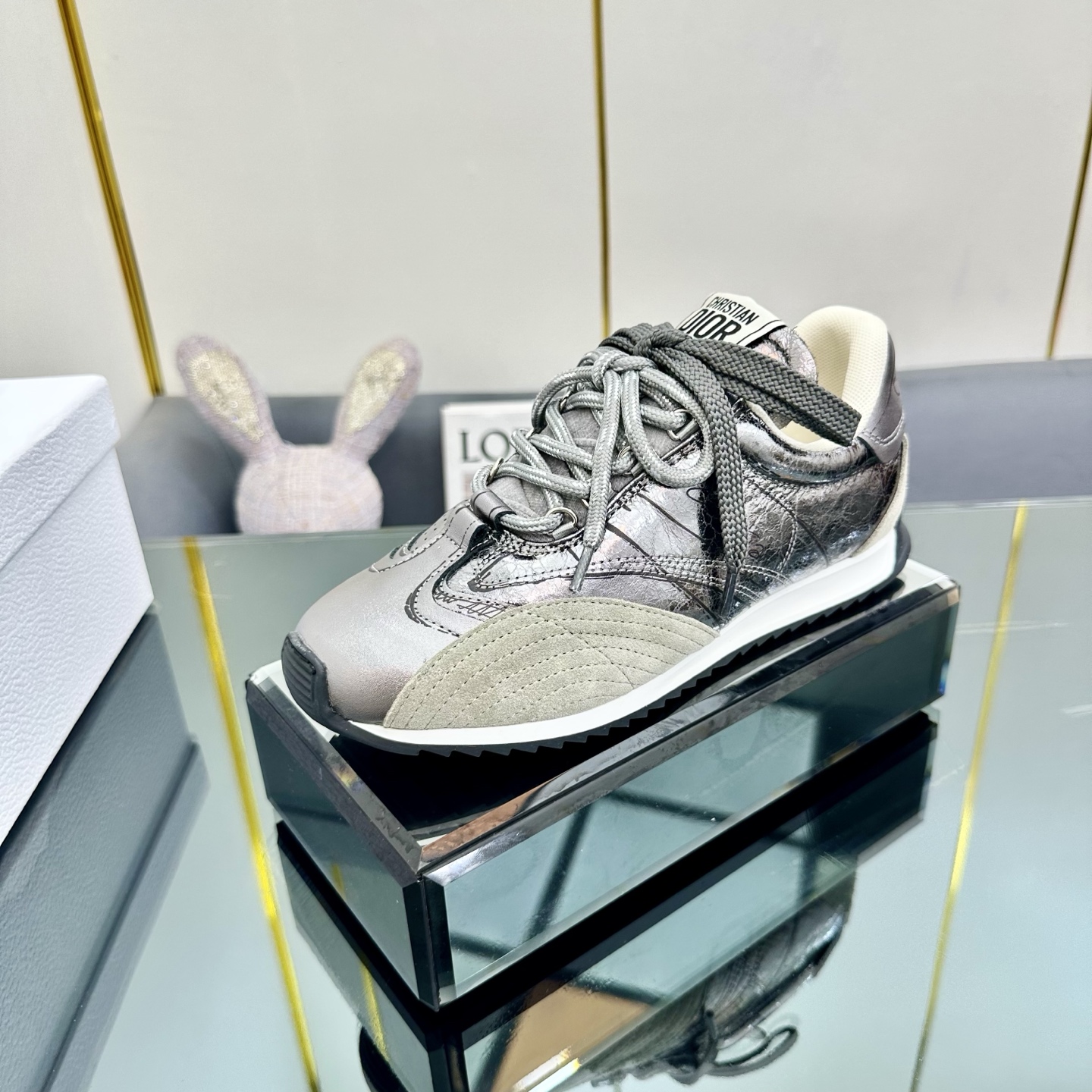 NO:421947,High-version. Original purchase and development Heavy industry model h or This Dior Vibe thick-soled shoes incorporates Dior's classic elements style low-top casual thick-soled trendy shoes and shoes. The side is decorated with the same color CD Diamond pattern canvas inserts. CD Logo styled two-color lucky star rubber soles, tongues and uppers are decorated with special details. Heavy industry canvas hand-teared cloth strips. This highlights the luxury of this shoe. Makes the styling more refined. Improves comfort and support. The thick sole is superior to the feet. Fashionable and versatile, which can add luster to various shapes. Original custom CD canvas inner lining original custom super soft breathable water dyed sheepskin inner lining original unmolded rubber two-color outsole thick 5CM configuration counter genuine original packaging  Size35-40 (41.42 custom made), casual shoes/sports shoes, dior, dior, sneakers, sheepskin19860909高版本.原版购入开发 重工型h or 这款Dior Vibe迪奥厚底鞋融入 Dior 的经典元素风格低帮休闲厚底潮鞋板鞋单品 精心制作. 侧面饰以同色调 CD Diamond 图案帆布镶片. CD Logo 造型双色幸运星橡胶鞋底、鞋舌和鞋面均饰以特色细节. 重工型帆布手工手撕布丝条. 更彰显此鞋气质奢华. 令造型更加精致. 提升舒适感和支撑效果. 厚底搭配上脚高人一等. 时尚百搭,可为各式造型增光添彩 . 面料原版定制CD帆布 内里原版定制超级柔软透气水染羊皮内里 大底原版开模橡胶双色大底 底厚5CM 配置专柜正品原版包装 Size35一40（41.42订做）,休闲鞋/运动鞋,dior,dior,sneakers,sheepskin,Women's Shoes