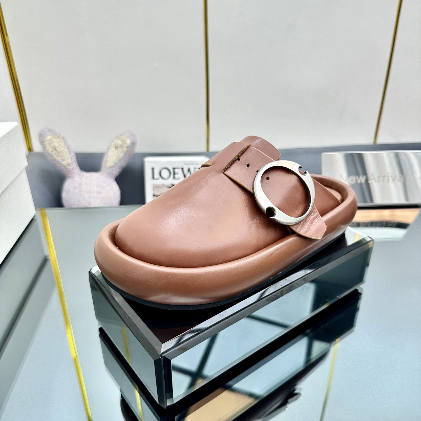 NO:245422,2025 latest McQueen) Arc couple slippers, casual, home, travel essentials, fabric sheep leather, midsole material sheep leather, water table material sheep leather, size 35-39 40-44, semi-drag, alexander mcqueen, slippers, sheep198609092025最新麦昆McQueen）Arc情侣款拖鞋,休闲 居家 旅行必备单品 面料羊猄皮 包中底材质羊猄皮 包水台材质羊猄皮 码数35-39 40-44,半拖,alexander mcqueen,slippers,sheep,Women's Shoes