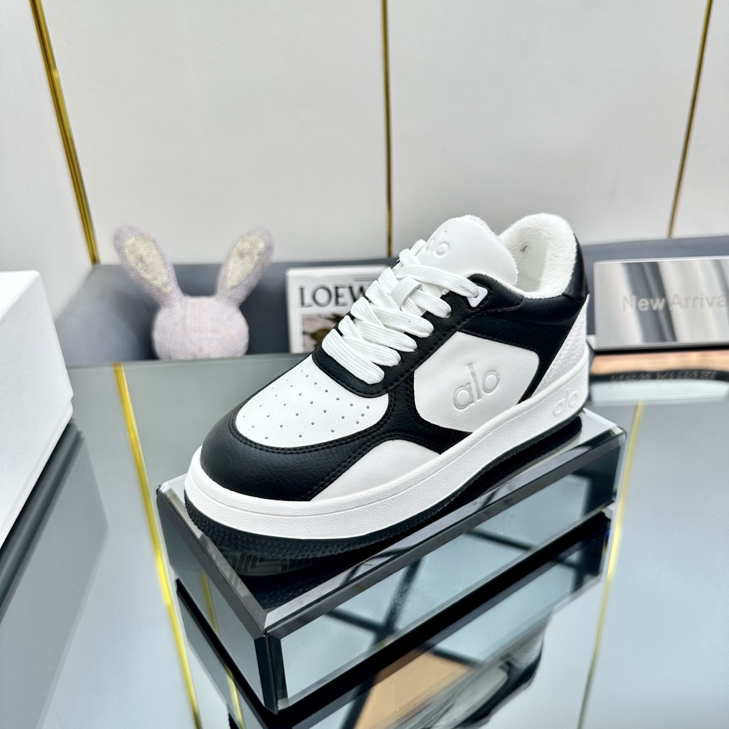 NO:222170,Classic thick-soled color-blocking shoes. A pair of shoes that coexist with appearance and comfort. The 