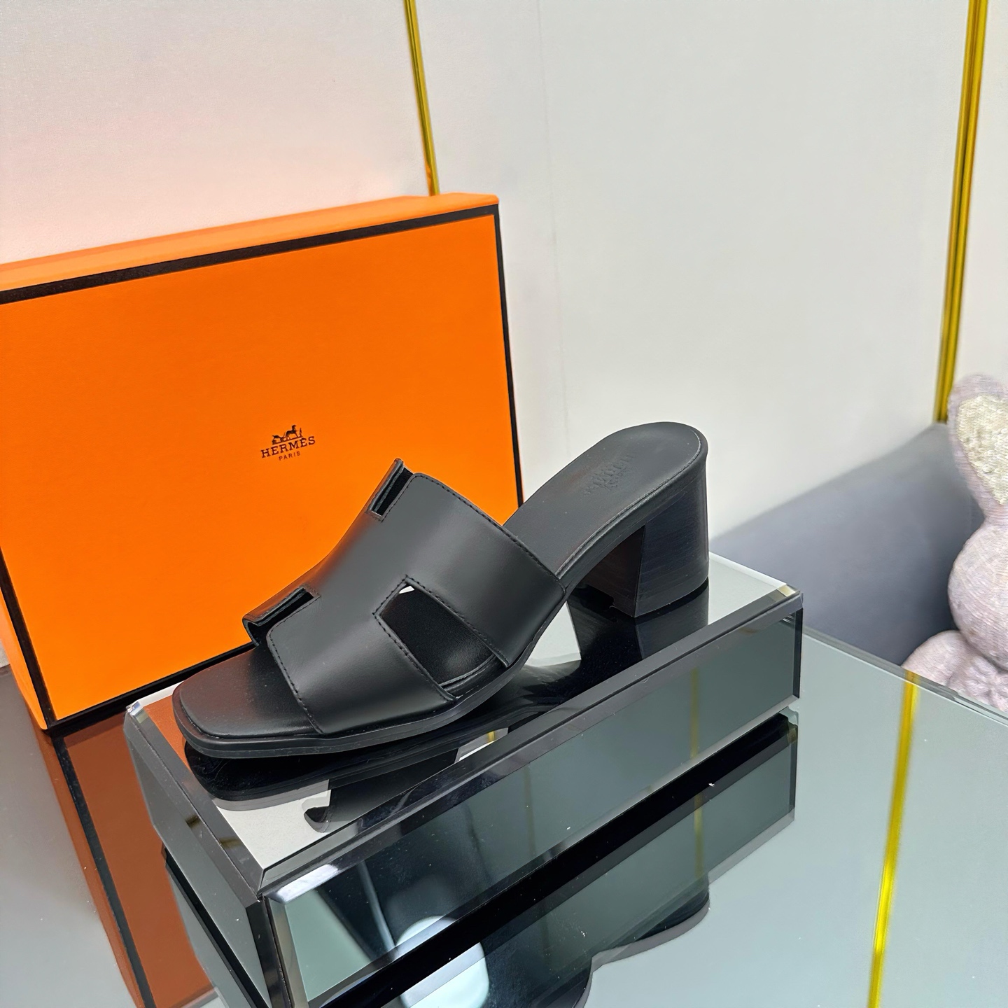 NO:222020,Rubber sole genuine leather sole Hermès classic style, with upgraded style workmanship materials. Hermes market's highest version of pure handmade shoes, top-level product Hermès slippers ———————————————————————————————————————————————————————————————————————————————————————————————————————————————————————————————————————————————————————————————————————————————————————————————————————————  High-end customization, exclusive products, the industry's highest version uses Hermers upper imported cowhide   original custom-made Italian double-in-true leather outsole (pursuing top-notch walking comfort) ~~ Packaging full set of original packaging ━━━━━━━━━ size35-41 (42) custom made without return or exchange), slippers, hermes, hermes, slippers, cowhide, Leather soles19860909橡胶底 真皮底 Hermès经典款 ,版型做工材料升级. Hermes市场最高版本纯手工鞋 顶级产品爱马仕拖鞋 ——————新款原版一样, 师傅级纯手工打造 ！高端定制,独家产品,行业最高版本采用Hermers鞋面意大利进口牛皮 原版订制级意大利双成真皮大底（追求顶级行走舒适度）～～ 包装全套原包装━━━━Hermes━━━━━ size35-41（42）定做不退换）,拖鞋,hermes,hermes,slippers,cowhide,Leather soles,Women's Shoes