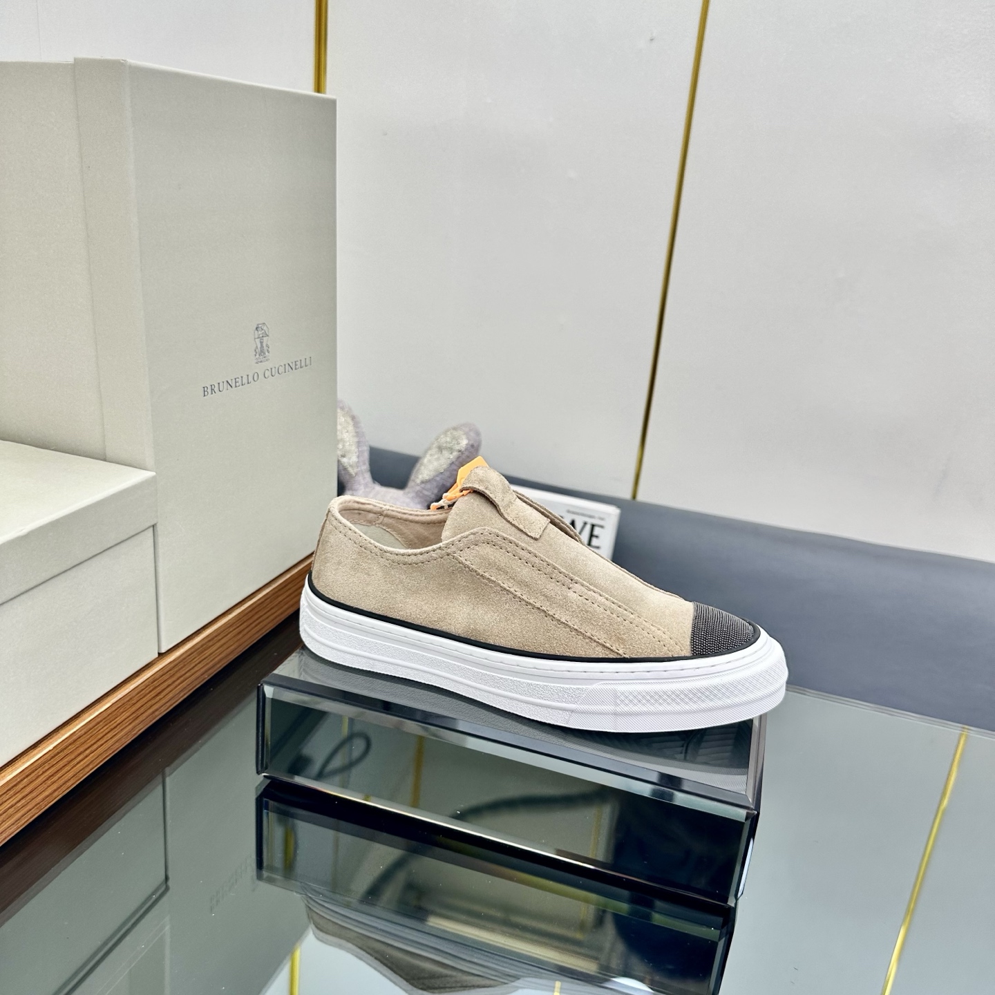 NO:221991,/ Brunelo Cucinelli new style · Knitted sneakers wear style · Off-white knitted spliced ​​calfskin · Rubber flat · Shoe mouth with double lifting ring · Iconic Monili chain decoration details Comparison toe · Original pull-up craftsmanship · Full set of original packaging boxes · Size 35 36 37 38 39 40 41 42, loafers, loafers, sneakers, cowhide19860909/ 布鲁内洛·库奇内利新款 · 针织运动鞋 穿套式 ·米白色针织拼接小牛皮 ·橡胶平底 ·鞋口饰有双提鞋环 ·标志性Monili链饰细节 对比鞋头 ·原版拉帮工艺 · 全套原版包装盒 ·码数35 36 37 38 39 40 41 42,乐福鞋,loafers,sneakers,cowhide,Women's Shoes