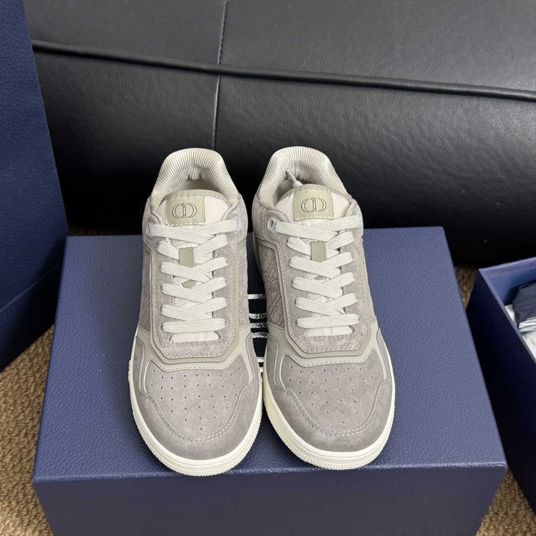 NO:670128,Di*r B27 fw20new arrival~ The most popular B27 of the season from D family, it combines the retro appearance of tennis shoes in the 1980s with the culture of skateboard shoes. The design feels very close to the popular AJ collaboration model at the beginning of the year. It is really stylish on the feet. Couple model SIZE35-45 low top, casual shoes/sports shoes, dior, sneakers19860909Di*r B27 fw20new arrival～ D家当季最火热的B27,融合了80年代网球鞋的复古外形和和滑板鞋文化,设计上感觉和年初大热的AJ合作款无限接近,上脚真的好有型, 情侣款 SIZE35-45 低帮,休闲鞋/运动鞋,dior,sneakers,Women's Shoes