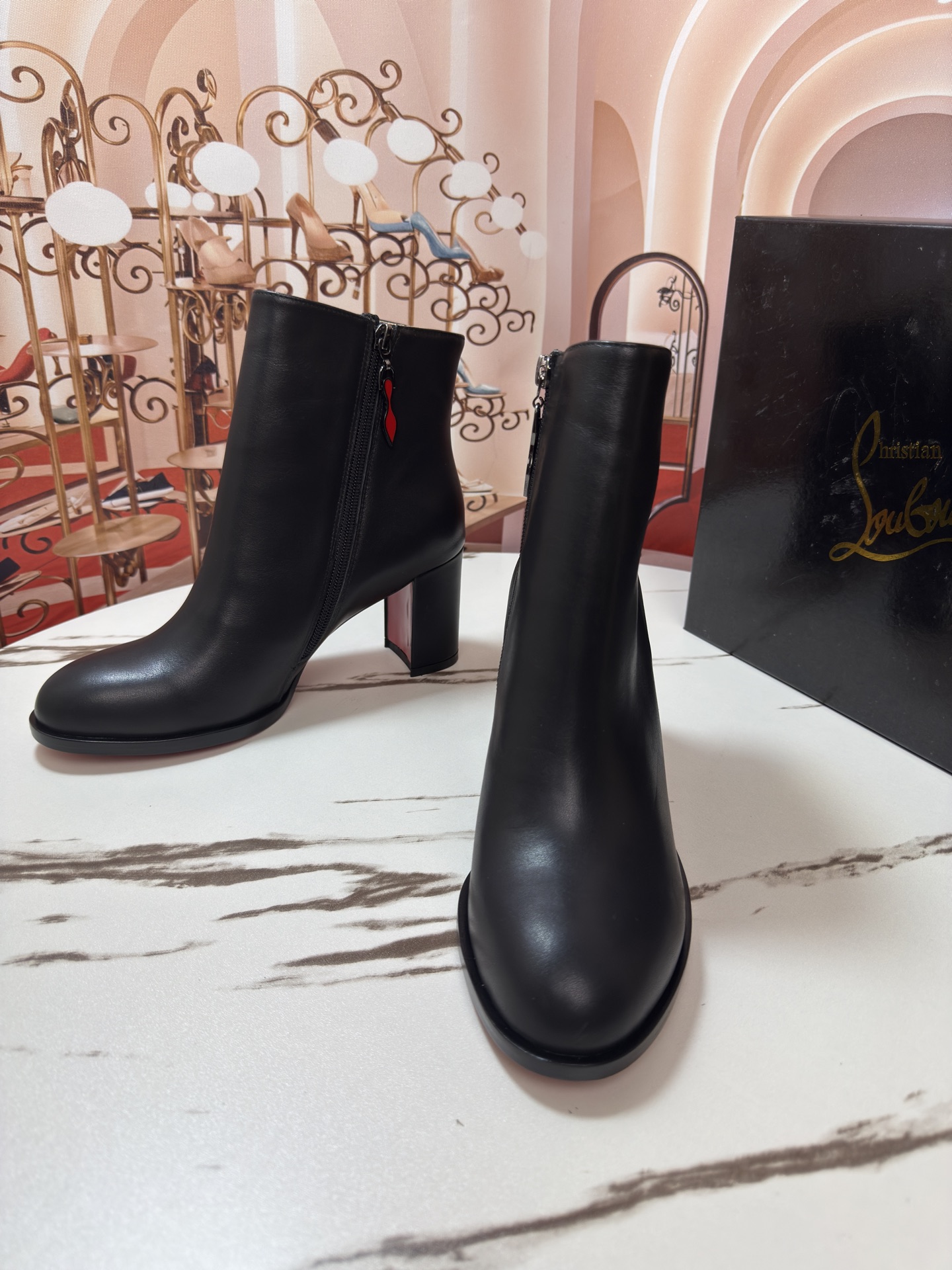 NO:679109,◣ Thick-heeled short boots ◢ Size 34-35-36-37-38-39-40-4142-43 (34.35.40.41.42.43 custom-made, non-returnable) Upper cowhide Heel height 8.5CM Classic red leather outsole, boots, christian louboutin, boots, cowhide, Leather soles19860909◣ 粗跟短靴◢ 码数34-35-36-37-38-39-40-4142 －43（34.35.40.41.42.43订做不退换） 鞋面牛皮 跟高8.5CM 鞋底经典红色真皮大底,靴子,christian louboutin,boots,cowhide,Leather soles,Women's Shoes