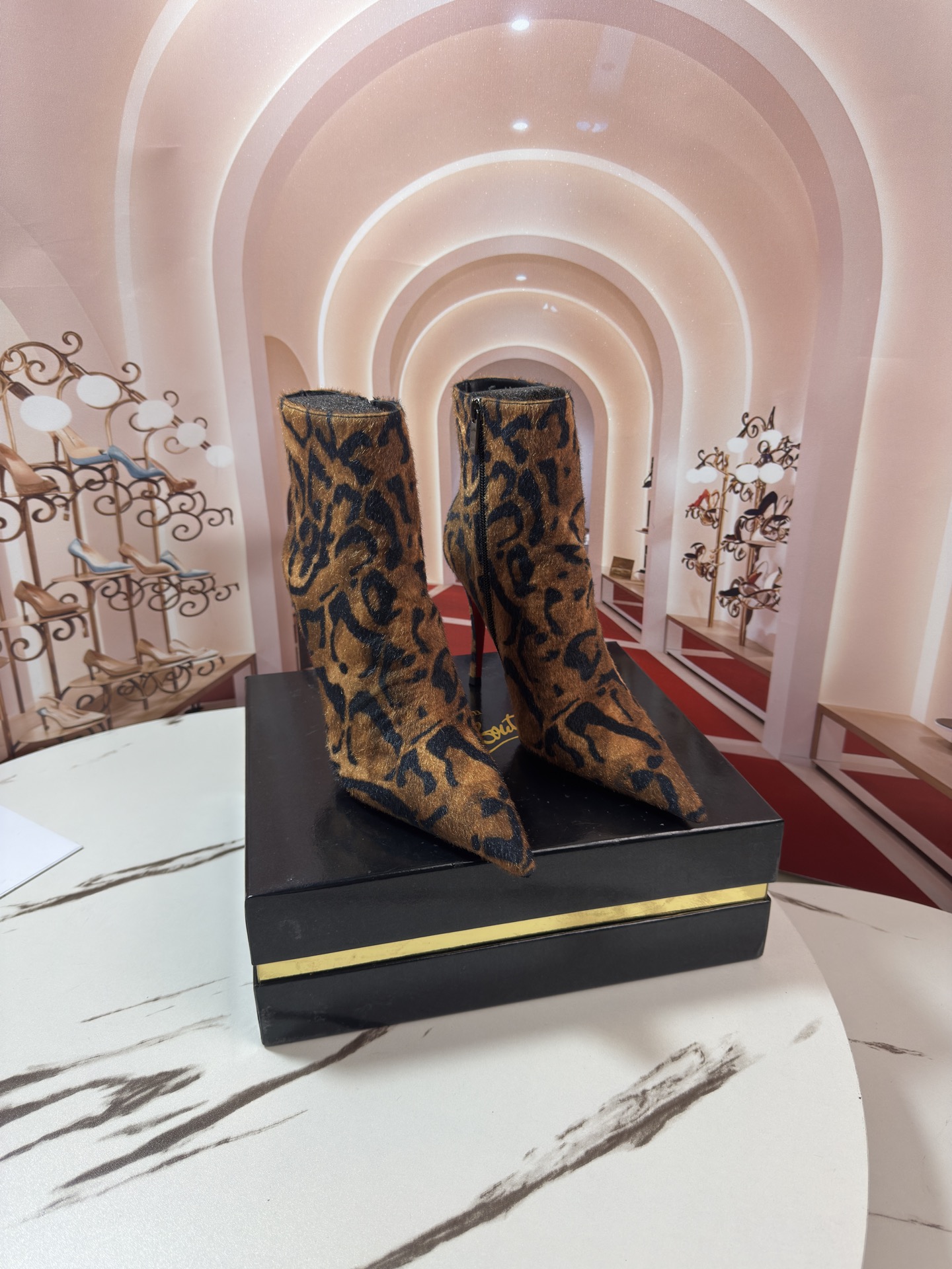 NO:679104,◣ Mohair short boots ◢ Size 34-35-36-37-38-39-40-4142-43 (34.35.40.41.42.43 custom-made, non-returnable) Horsehair upper Heel height 10CM Classic red leather outsole, boots, christian louboutin, boots, Leather soles19860909◣ 马海毛短靴◢ 码数34-35-36-37-38-39-40-4142 －43（34.35.40.41.42.43订做不退换） 鞋面马毛 跟高10CM 鞋底经典红色真皮大底,靴子,christian louboutin,boots,Leather soles,Women's Shoes