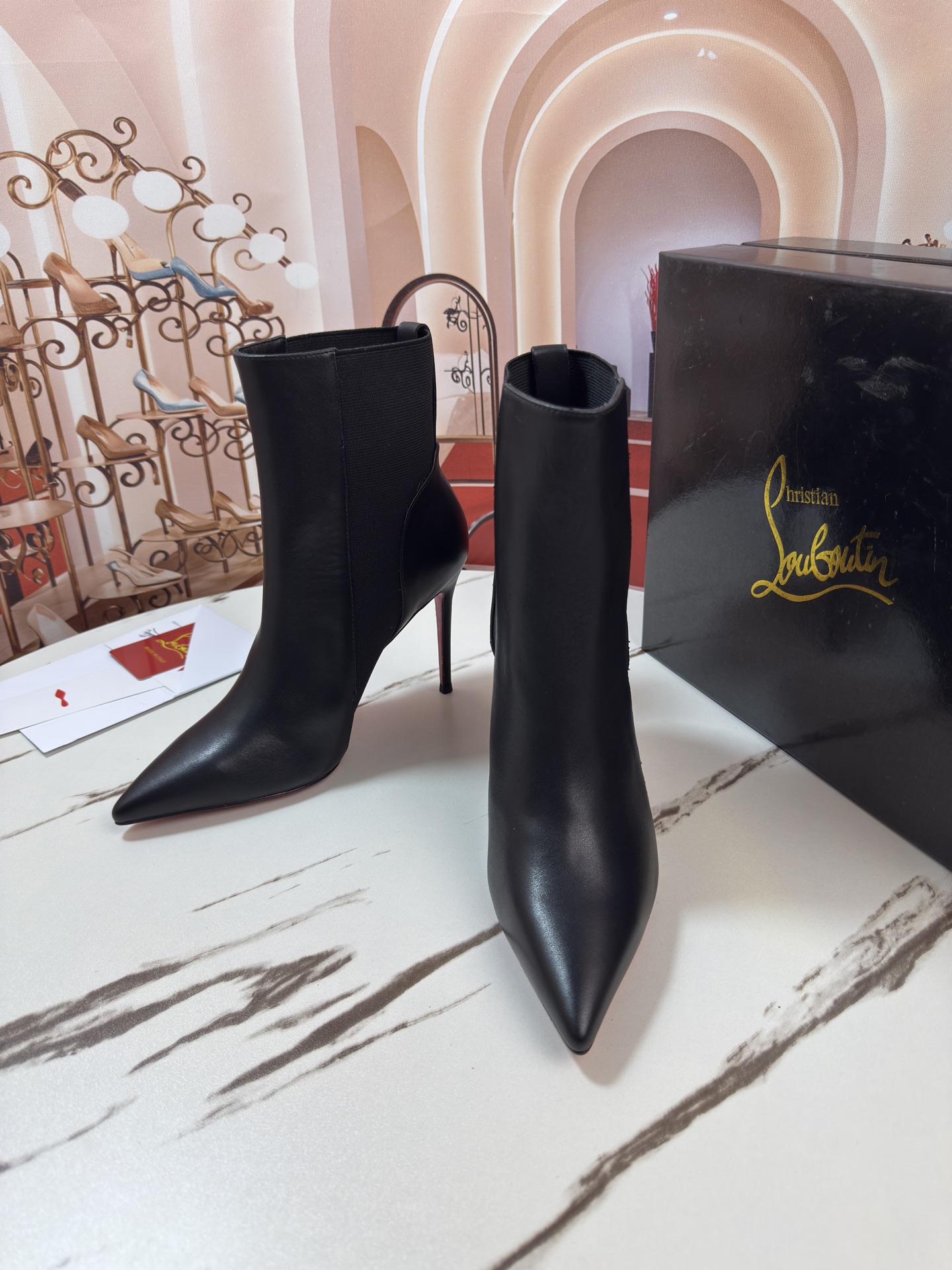NO:679093,◣ Spliced ​​cowhide boots ◢ Size 34-35-36-37-38-39-40-4142-43 (34.35.40.41.42.43, custom-made, non-returnable) Upper cowhide Heel height 10CM Classic red leather outsole, boots, christian louboutin, boots, cowhide, Leather soles19860909◣ 拼接牛皮靴◢ 码数34-35-36-37-38-39-40-4142 －43（34.35.40.41.42.43订做不退换） 鞋面牛皮 跟高10CM 鞋底经典红色真皮大底,靴子,christian louboutin,boots,cowhide,Leather soles,Women's Shoes