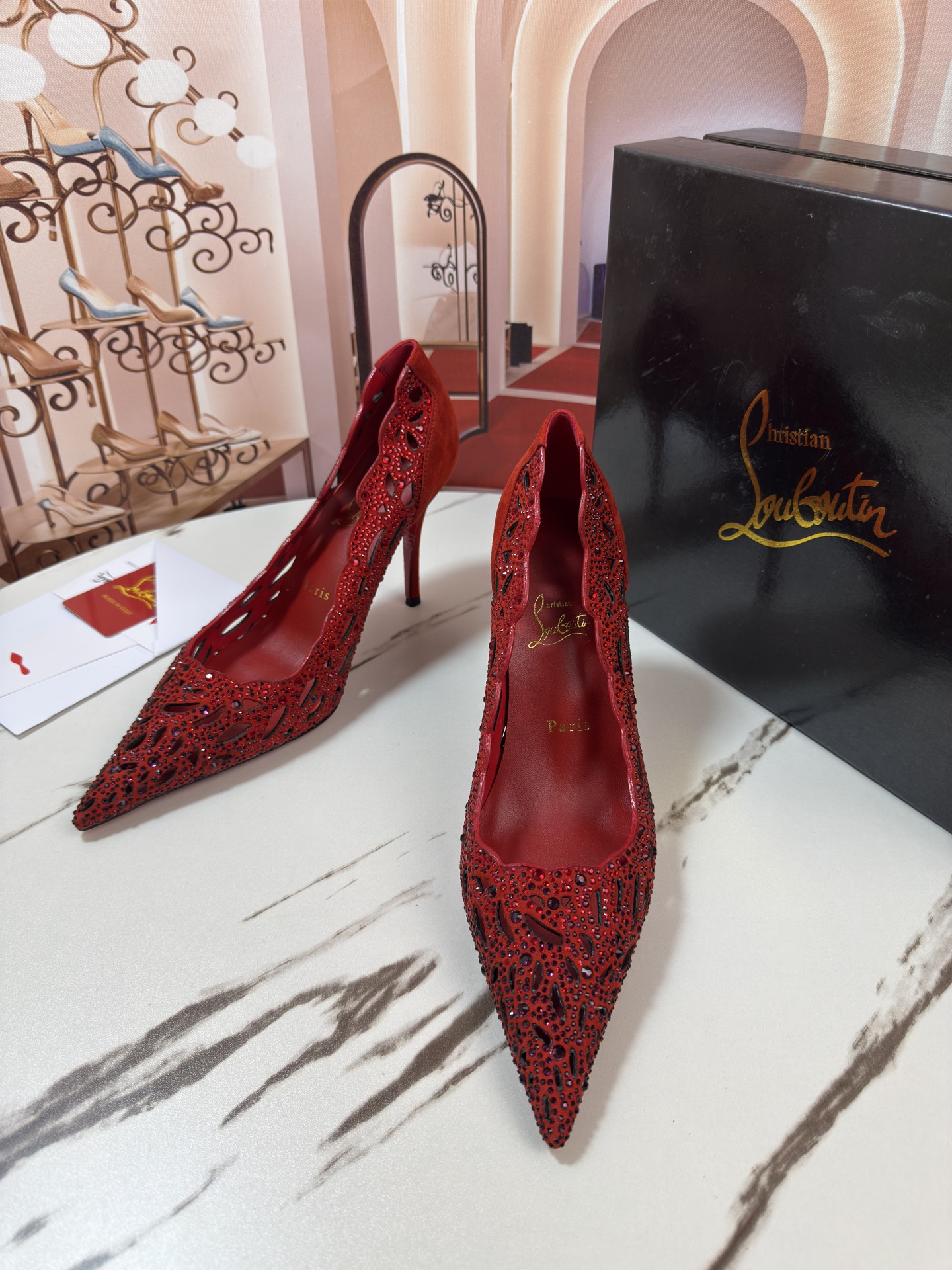 NO:679073,◣ New hollow colored diamond shoes ◢ Size 34-35-36-37-38-39-40-4142-43 (34.35.40.41.42.43, custom-made, non-returnable) The upper is full of diamonds and sheepskin. The heel height is 10CM. The sole is classic red leather outsole, high-heeled shoes, christian louboutin, high heels, sheep, Leather  soles19860909◣ 新款镂空彩钻单鞋◢ 码数34-35-36-37-38-39-40-4142 －43（34.35.40.41.42.43订做不退换） 鞋面满钻羊猄 跟高10CM 鞋底经典红色真皮大底,高跟鞋单鞋,christian louboutin,high heels,sheep,Leather soles,Women's Shoes