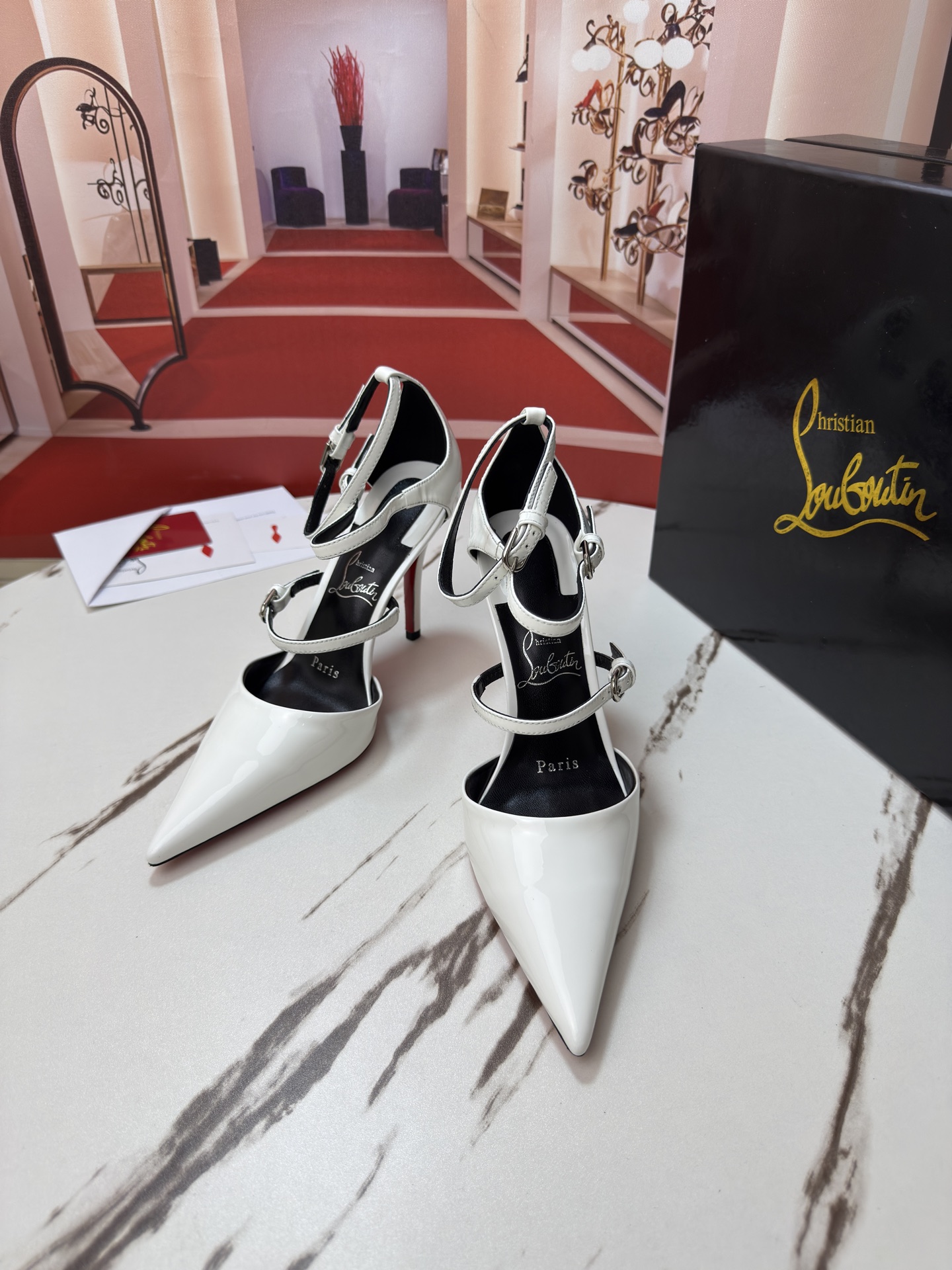 NO:817548,◣ New style hollow shoes ◢ Size 34-35-36-37-38-39-40-4142-43 (34.40.41.42.43 custom-made, non-returnable) Patent leather upper Heel height 8.5CM, 10CM Classic red leather outsole, high-heeled sandals, christian louboutin, sandals, high heels, Leather soles19860909◣ 中空新款单鞋◢ 码数34-35-36-37-38-39-40-4142 －43（34.40.41.42.43订做不退换） 鞋面漆皮 跟高8.5CM,10CM 鞋底经典红色真皮大底,高跟鞋凉鞋,christian louboutin,sandals,high heels,Leather soles,Women's Shoes