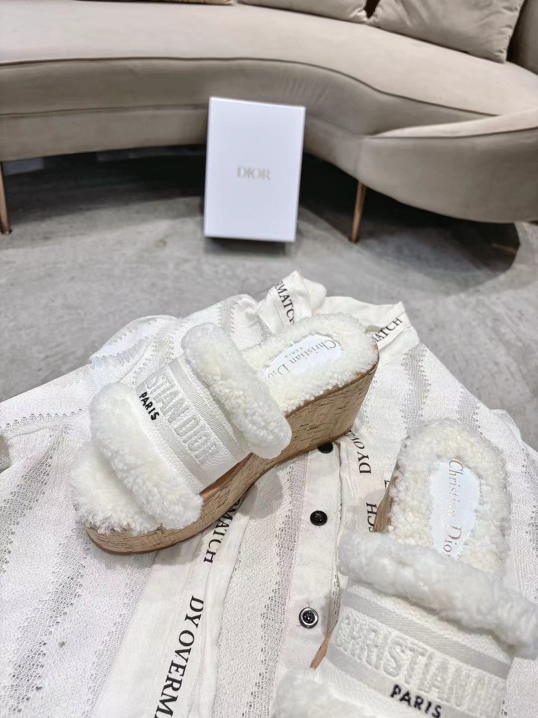 Dior 迪奥 Dior 2025 春夏新款 Dway 果冻色坡跟女鞋 CD字母logo立体刺绣厚底圆头露趾拼色凉拖鞋