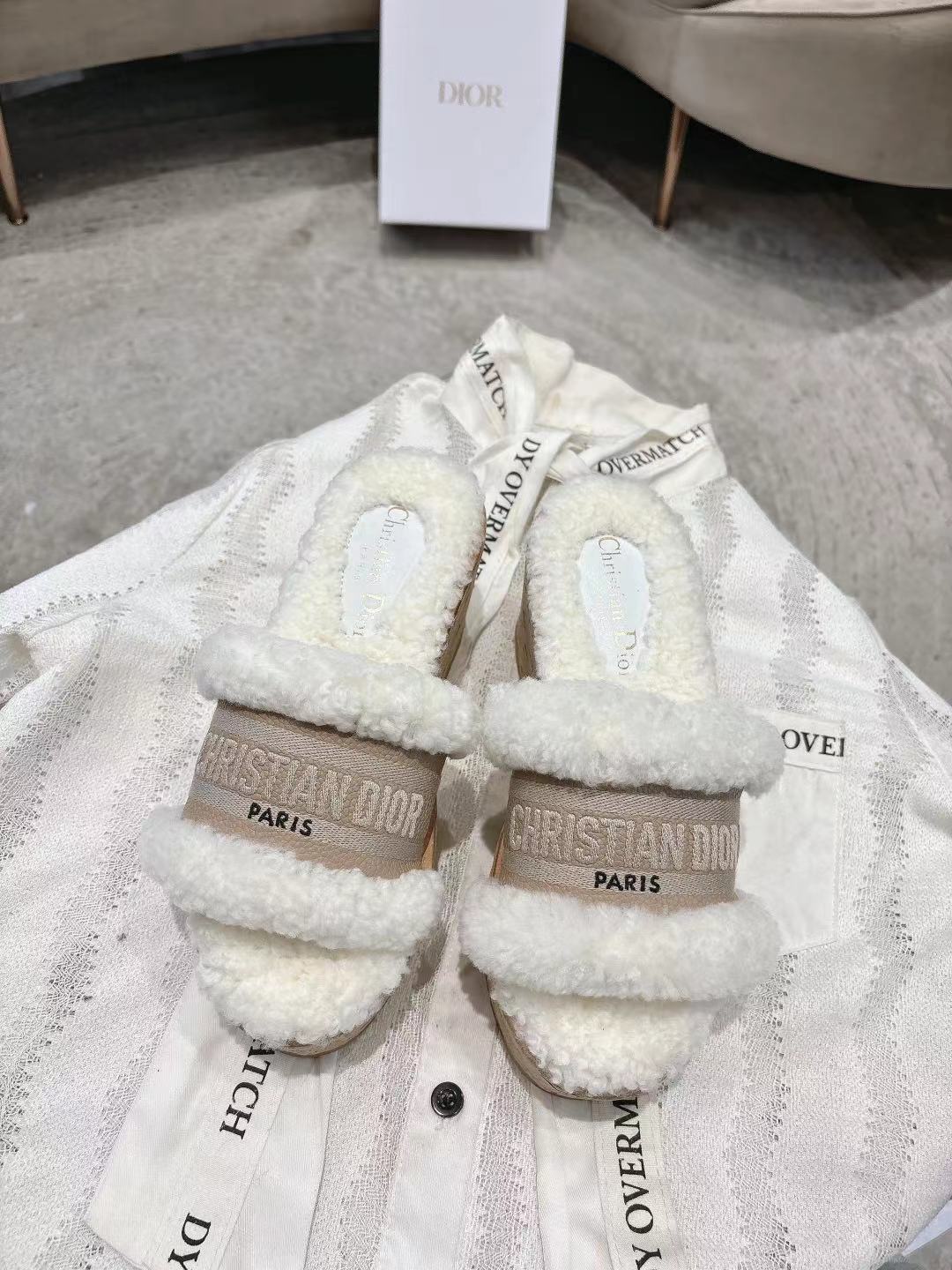 Dior 迪奥 Dior 2025 春夏新款 Dway 果冻色坡跟女鞋 CD字母logo立体刺绣厚底圆头露趾拼色凉拖鞋