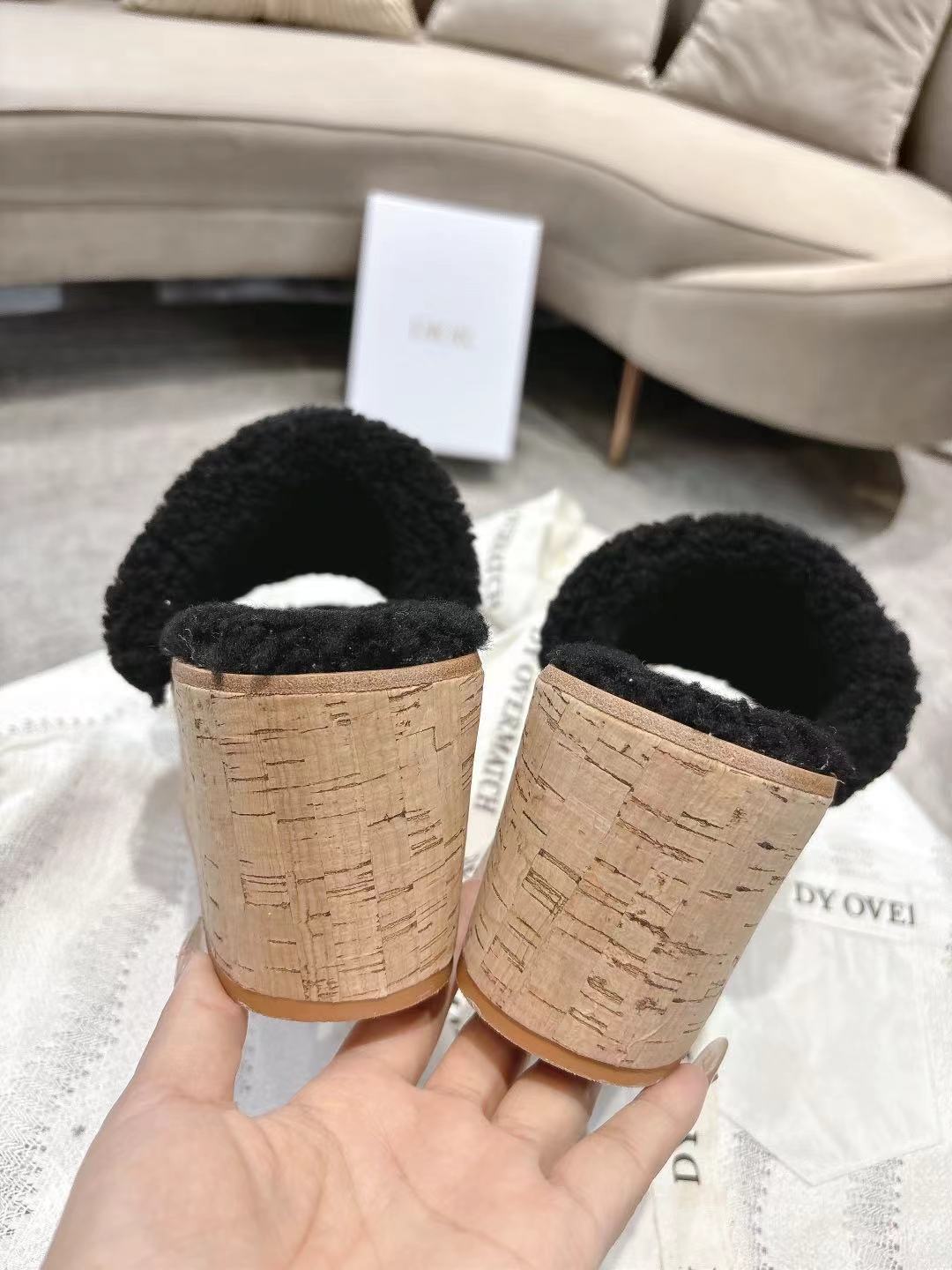 Dior 迪奥 Dior 2025 春夏新款 Dway 果冻色坡跟女鞋 CD字母logo立体刺绣厚底圆头露趾拼色凉拖鞋