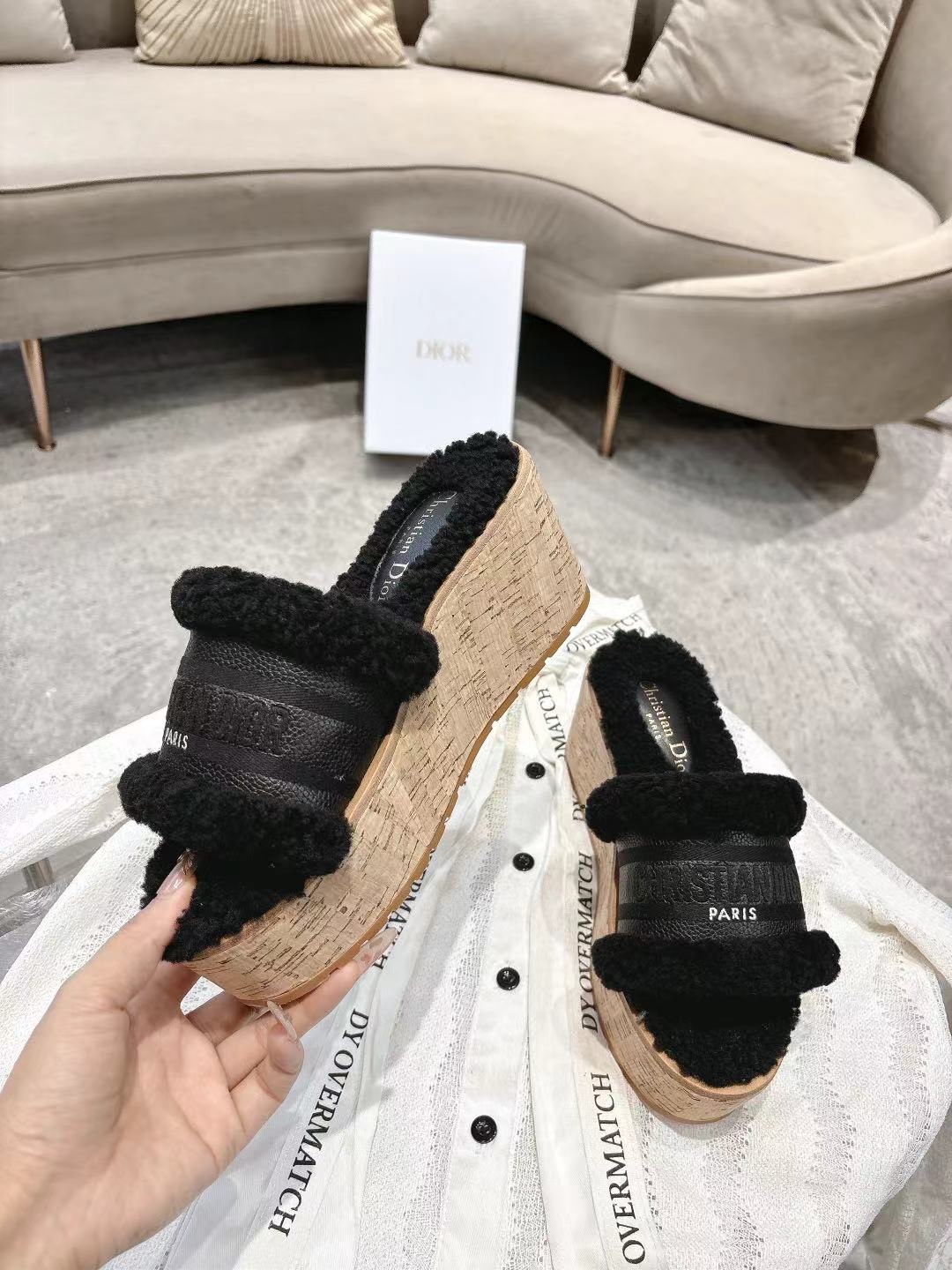 Dior 迪奥 Dior 2025 春夏新款 Dway 果冻色坡跟女鞋 CD字母logo立体刺绣厚底圆头露趾拼色凉拖鞋