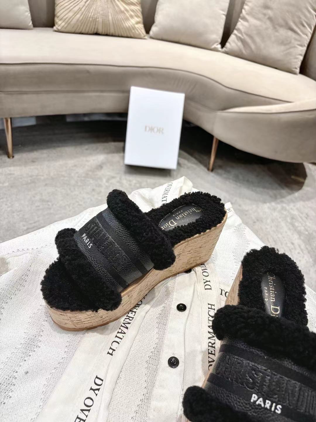 Dior 迪奥 Dior 2025 春夏新款 Dway 果冻色坡跟女鞋 CD字母logo立体刺绣厚底圆头露趾拼色凉拖鞋
